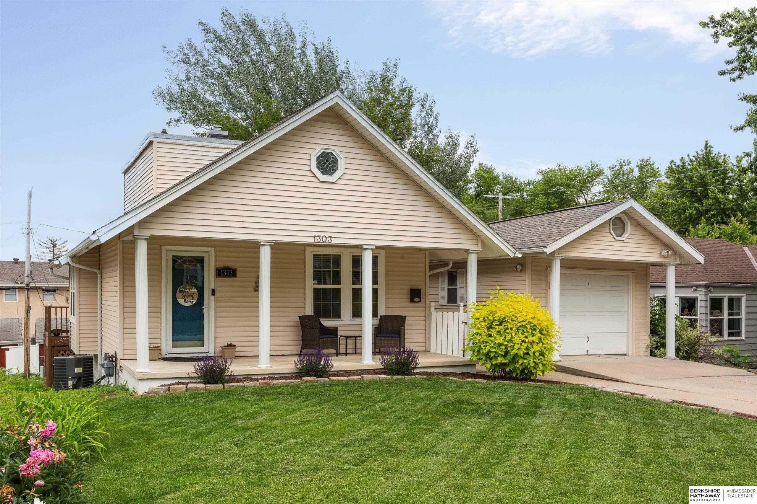 Omaha, Nebraska 68132, United States, 2 Bedrooms Bedrooms, ,2 BathroomsBathrooms,Residential,Pending,140024