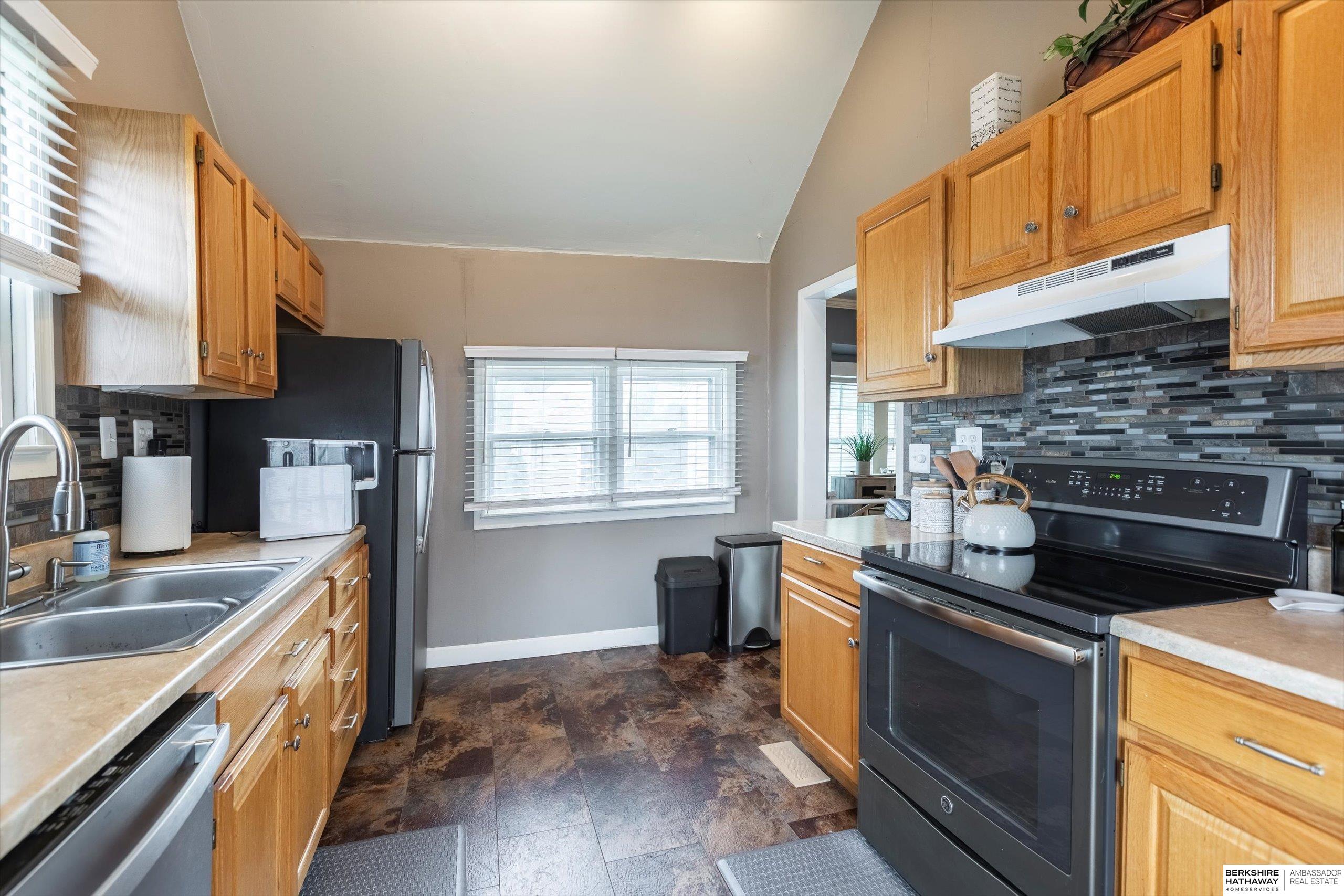 Omaha, Nebraska 68132, United States, 2 Bedrooms Bedrooms, ,2 BathroomsBathrooms,Residential,Pending,140024