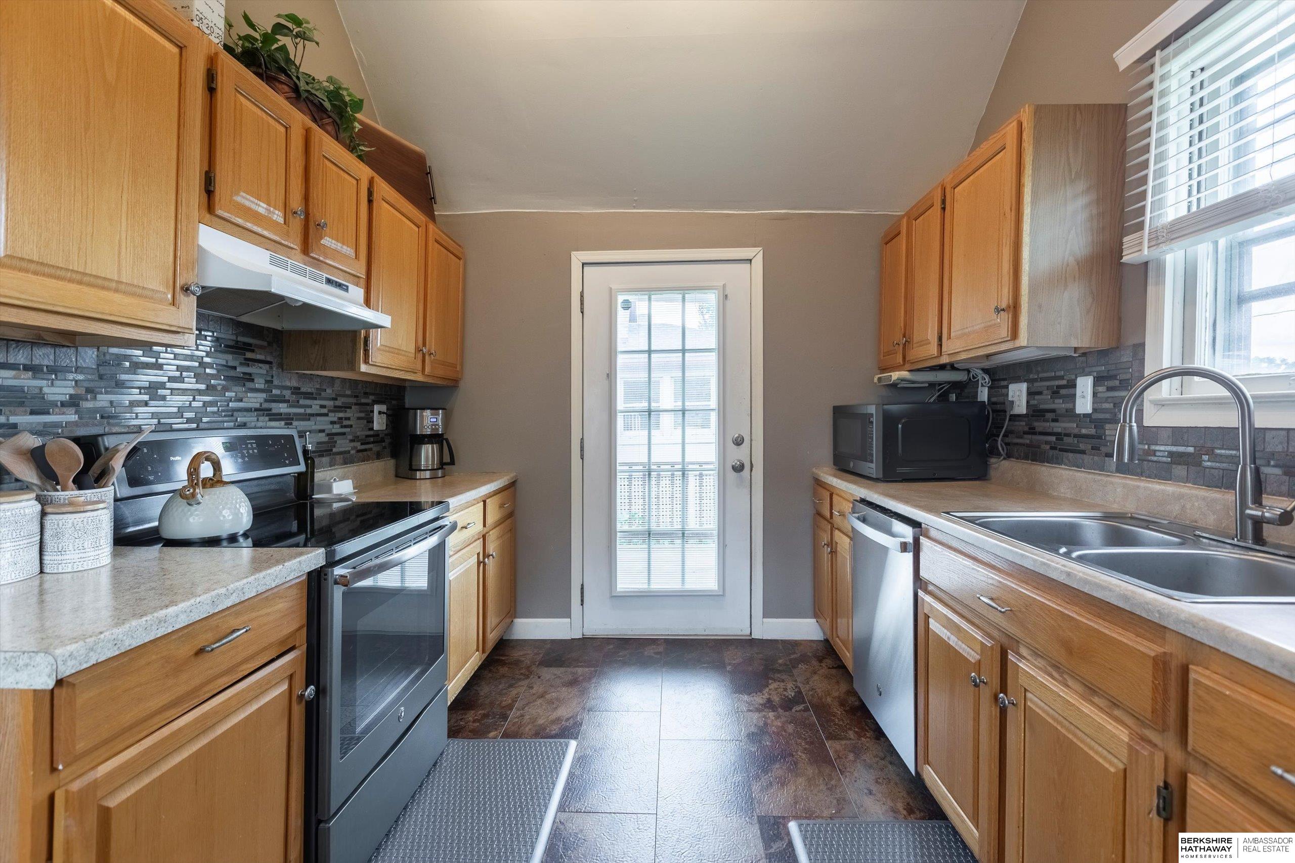 Omaha, Nebraska 68132, United States, 2 Bedrooms Bedrooms, ,2 BathroomsBathrooms,Residential,Pending,140024