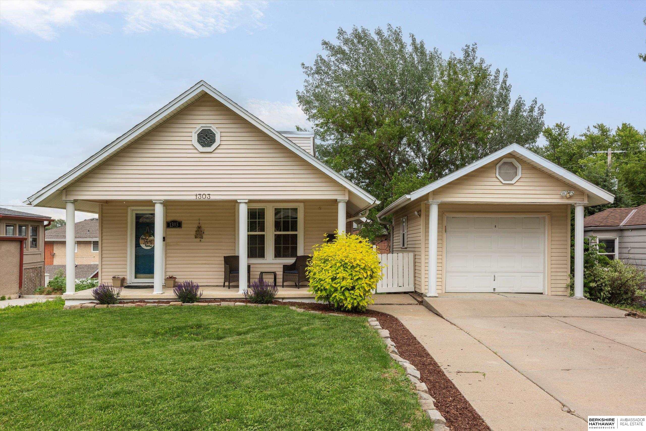 Omaha, Nebraska 68132, United States, 2 Bedrooms Bedrooms, ,2 BathroomsBathrooms,Residential,Pending,140024