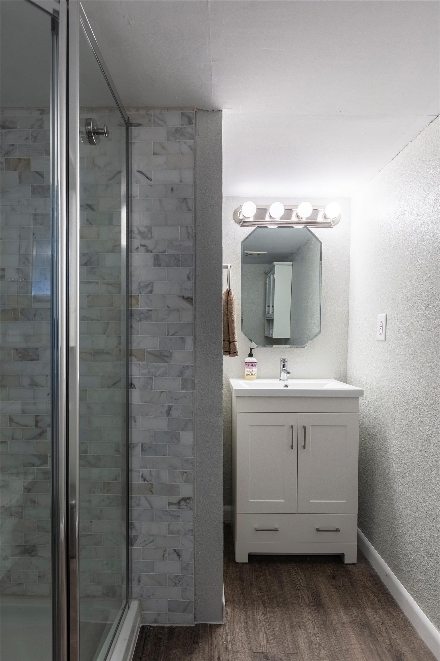 Omaha, Nebraska 68132, United States, 2 Bedrooms Bedrooms, ,2 BathroomsBathrooms,Residential,Pending,140024