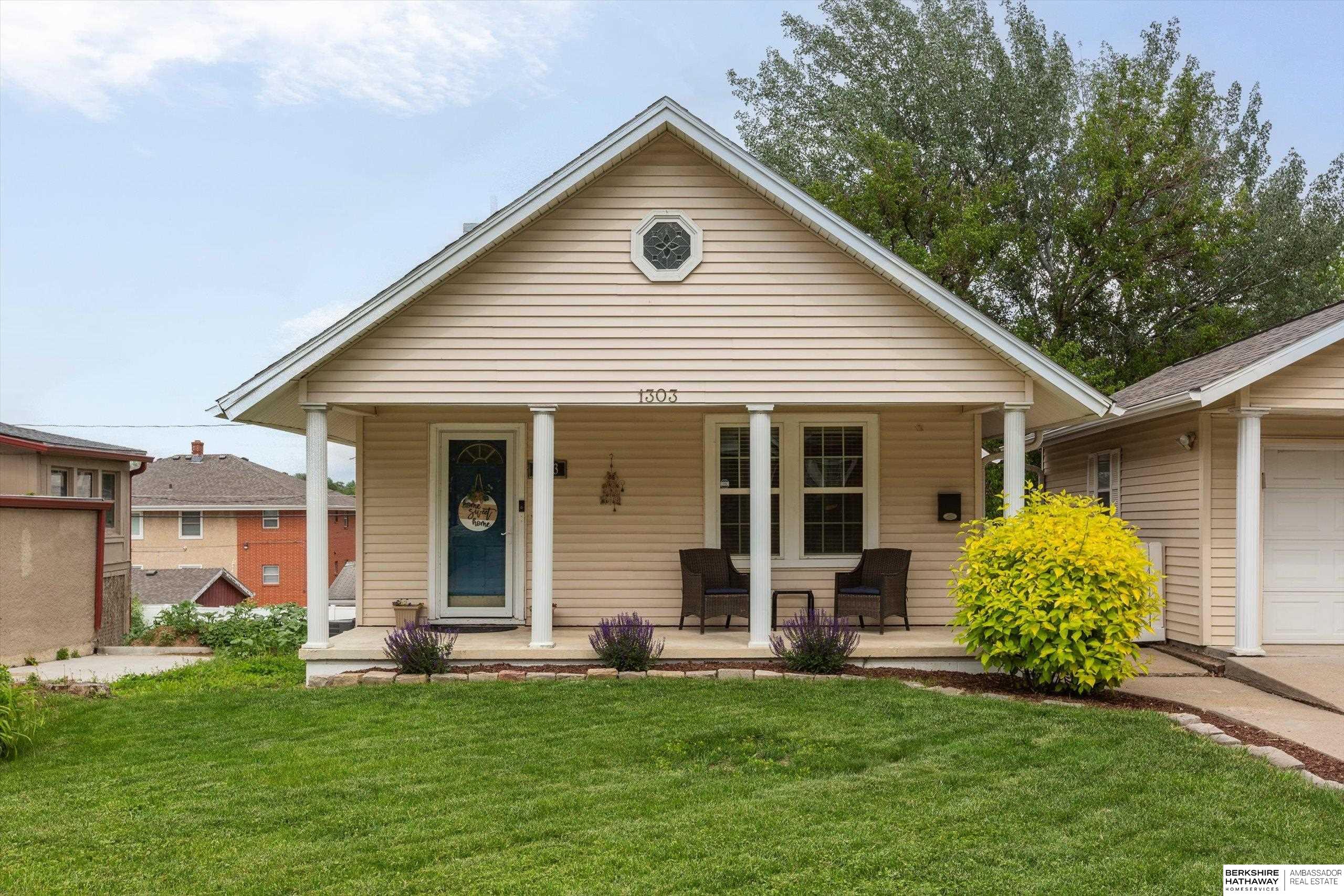 Omaha, Nebraska 68132, United States, 2 Bedrooms Bedrooms, ,2 BathroomsBathrooms,Residential,Pending,140024