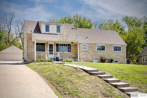 Photo of 2616 Edwards Street, Bellevue, NE 68005 (MLS # 22613573)