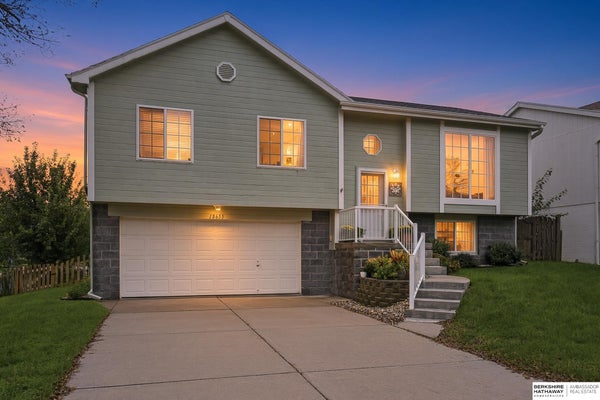 18655 V ST, OMAHA, NE 68135 - Image d9711be4e29a5a989c8d9dcd7f612772/2124742744