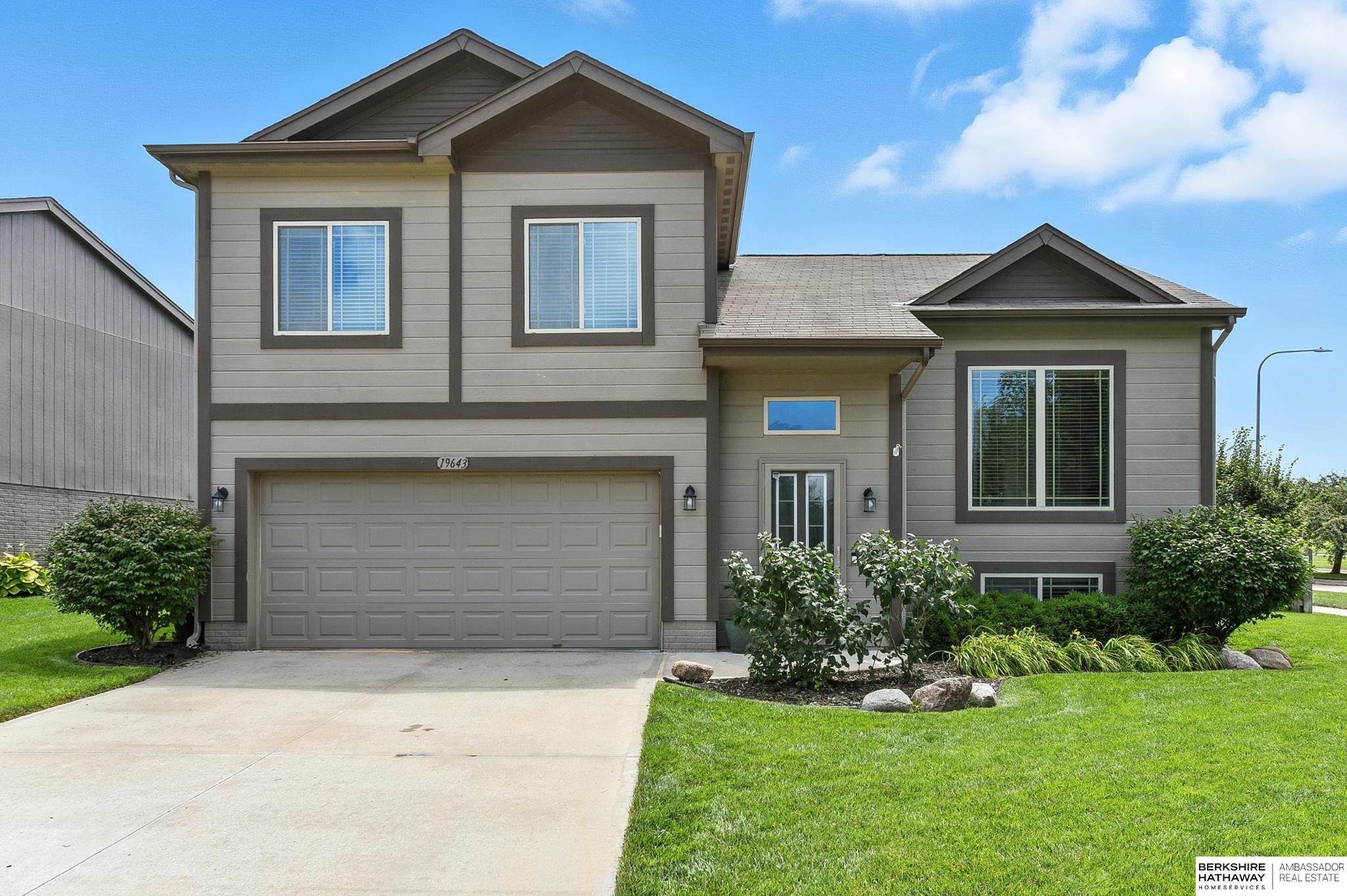 Omaha, Nebraska 68135, United States, 3 Bedrooms Bedrooms, ,2 BathroomsBathrooms,Residential,Active,179288