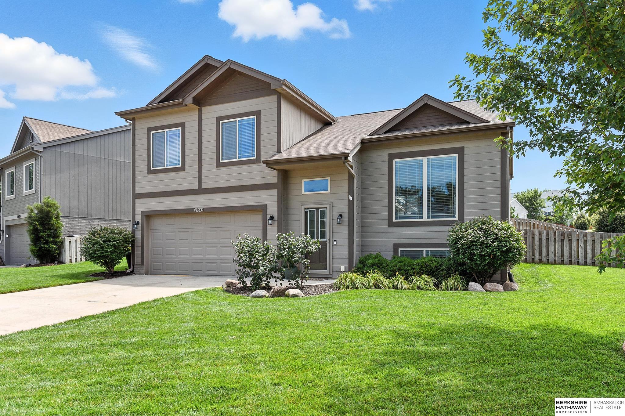 Omaha, Nebraska 68135, United States, 3 Bedrooms Bedrooms, ,2 BathroomsBathrooms,Residential,Active,179288