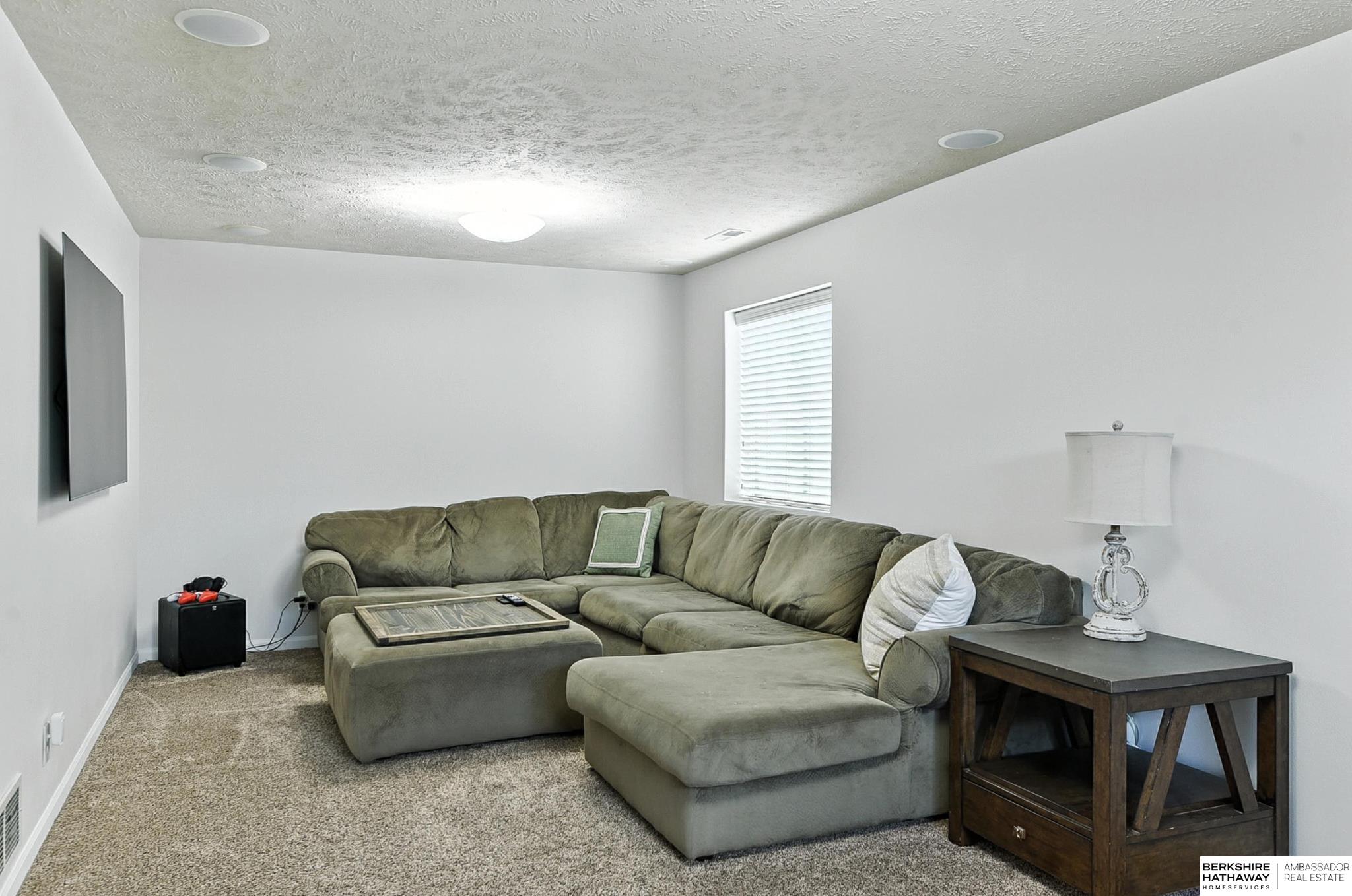 Omaha, Nebraska 68135, United States, 3 Bedrooms Bedrooms, ,2 BathroomsBathrooms,Residential,Active,179288