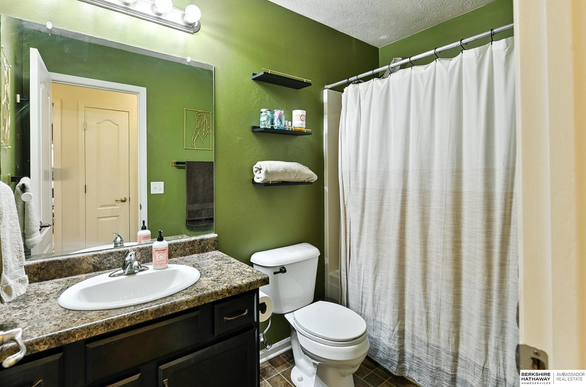 Omaha, Nebraska 68135, United States, 3 Bedrooms Bedrooms, ,2 BathroomsBathrooms,Residential,Active,179288