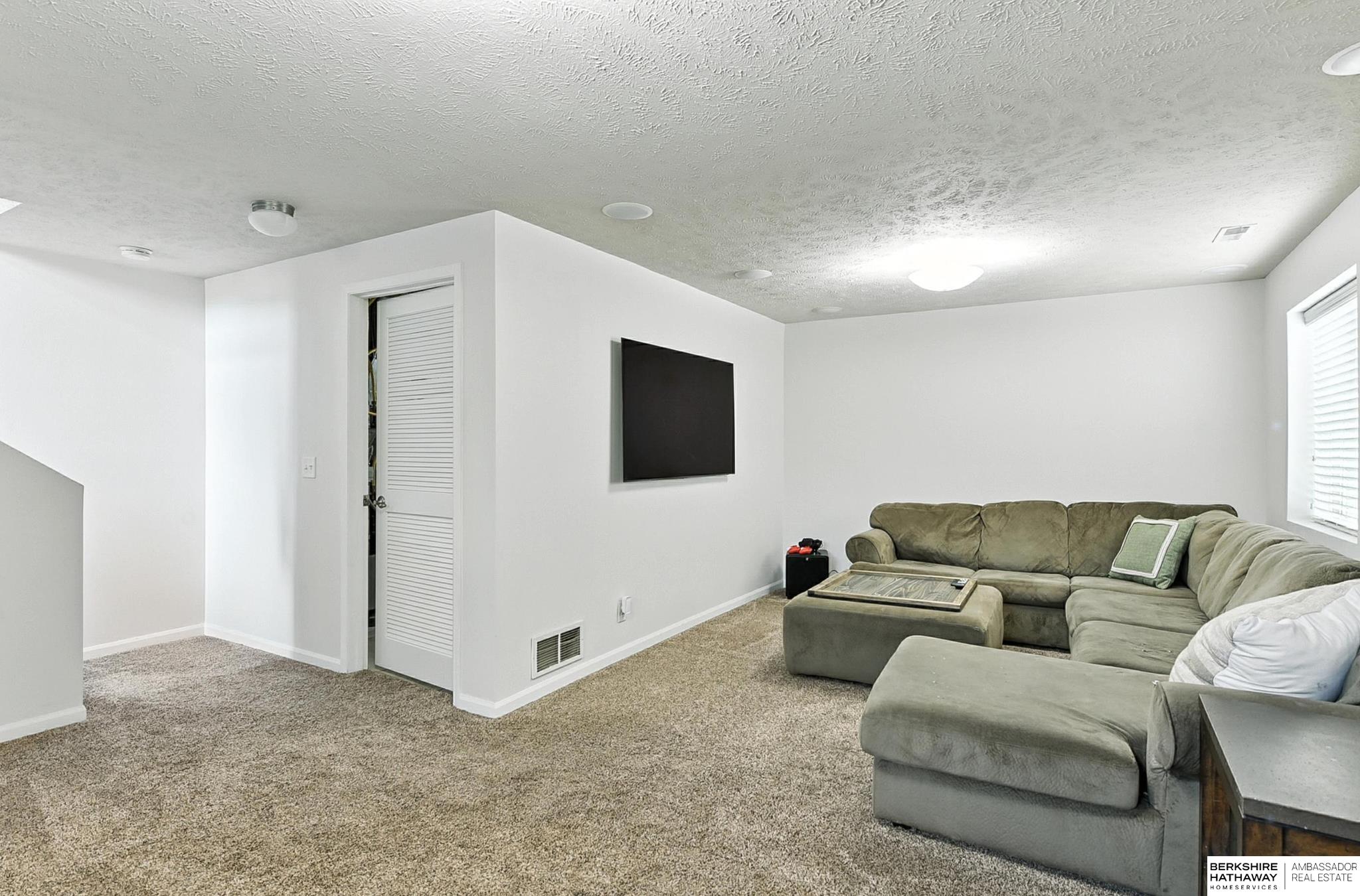 Omaha, Nebraska 68135, United States, 3 Bedrooms Bedrooms, ,2 BathroomsBathrooms,Residential,Active,179288