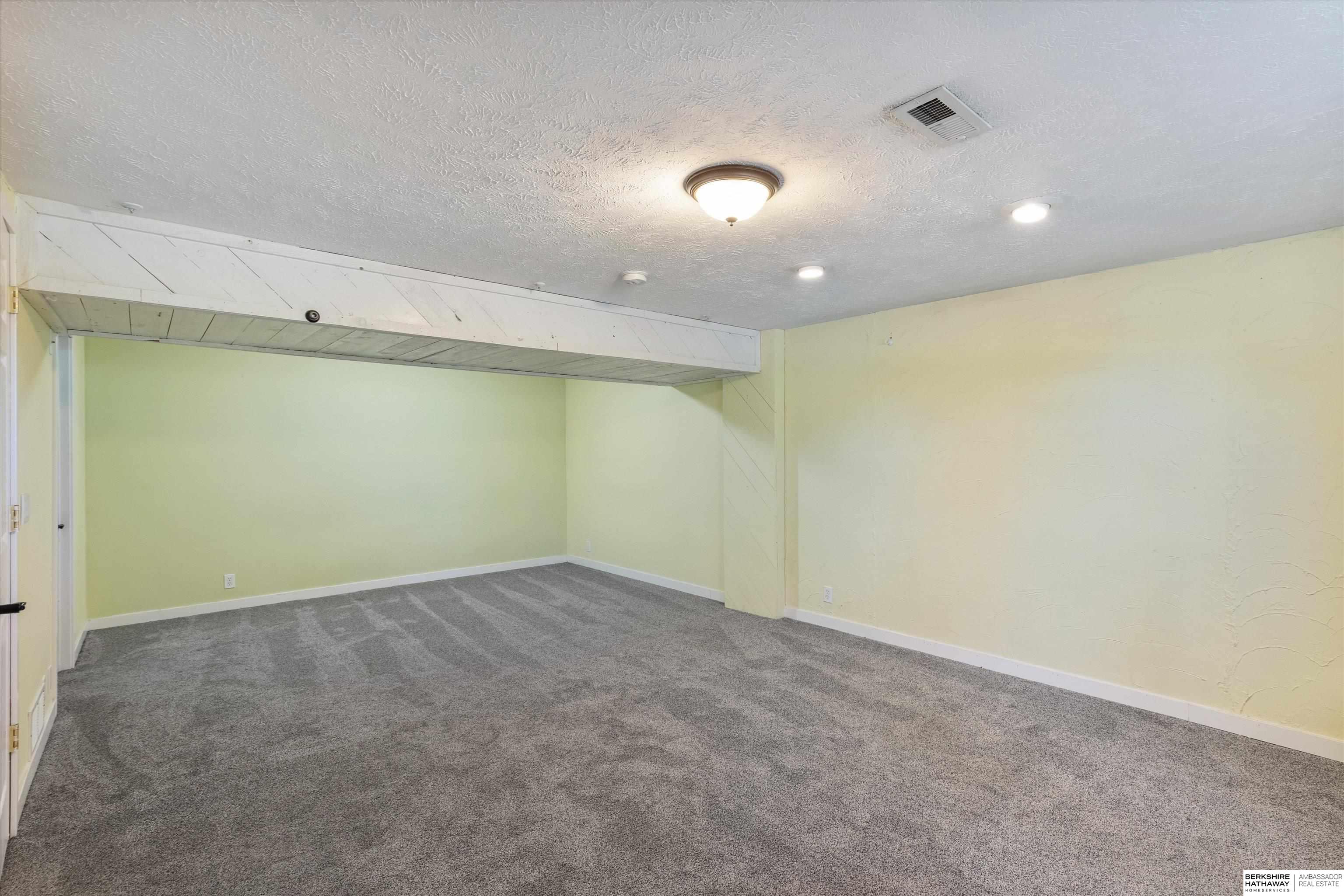 Omaha, Nebraska 68164, United States, 3 Bedrooms Bedrooms, ,2 BathroomsBathrooms,Residential,Active,163557