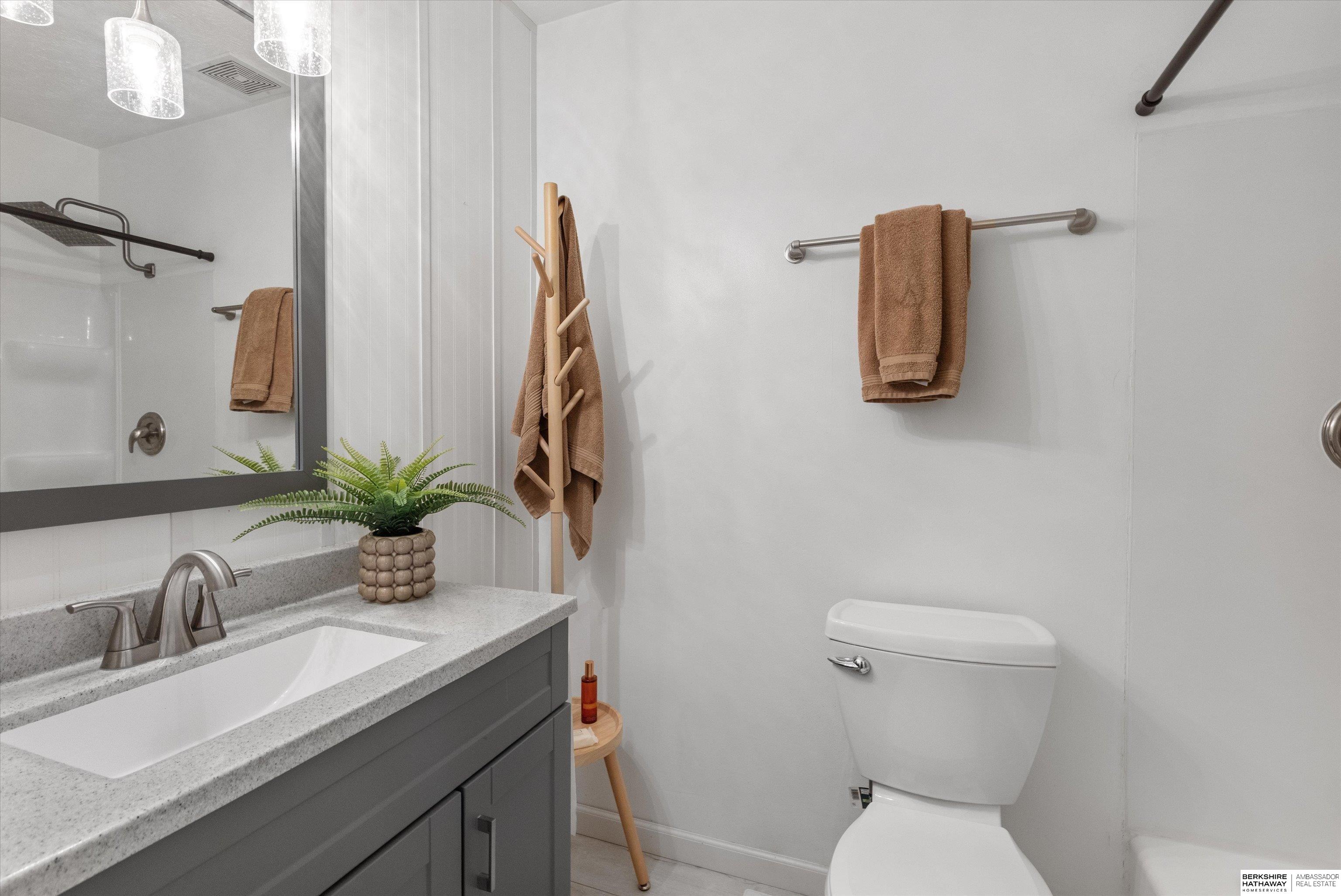 Omaha, Nebraska 68164, United States, 3 Bedrooms Bedrooms, ,2 BathroomsBathrooms,Residential,Active,163557