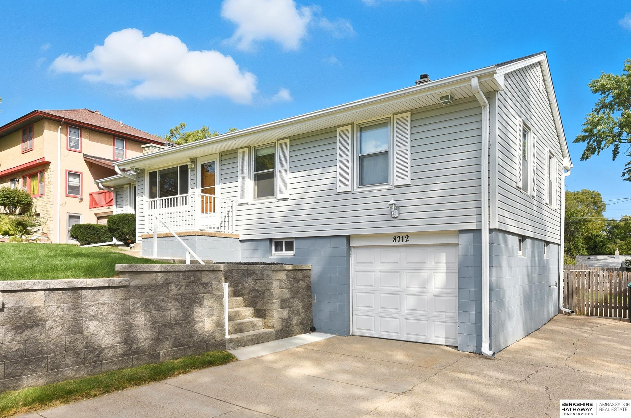 Omaha, Nebraska 68114, United States, 3 Bedrooms Bedrooms, ,1 BathroomBathrooms,Residential,Active,215938