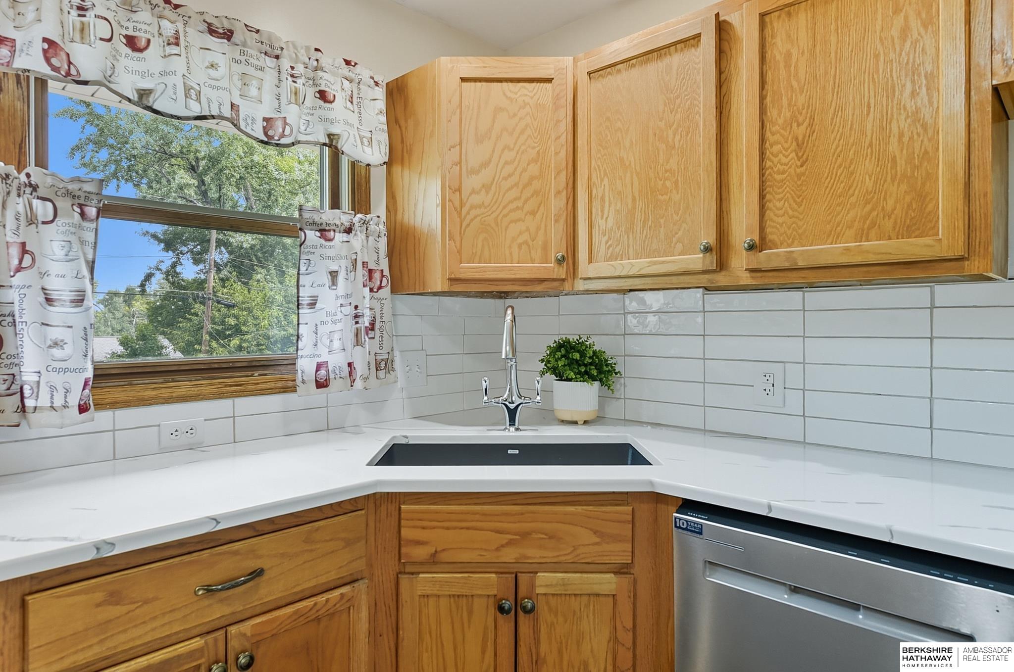 Omaha, Nebraska 68114, United States, 3 Bedrooms Bedrooms, ,1 BathroomBathrooms,Residential,Active,215938