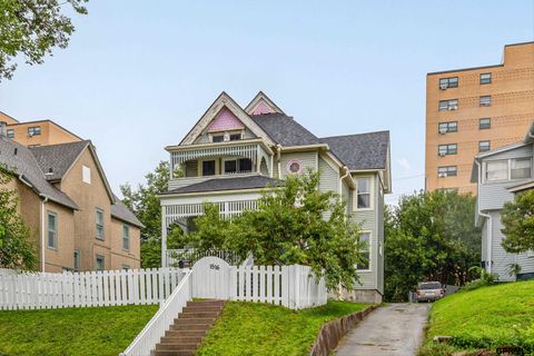 Photo of 1516 S 29th Street, Omaha, NE 68105 (MLS # 22528834)