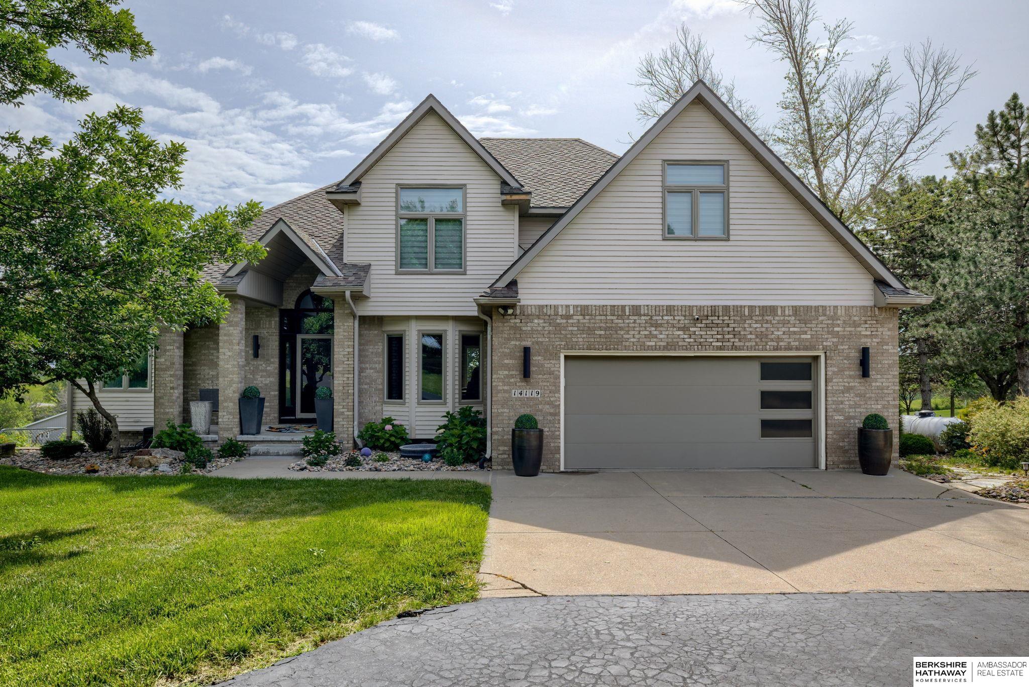 Louisville, Nebraska 68037, United States, 4 Bedrooms Bedrooms, ,3 BathroomsBathrooms,Residential,Active,159103