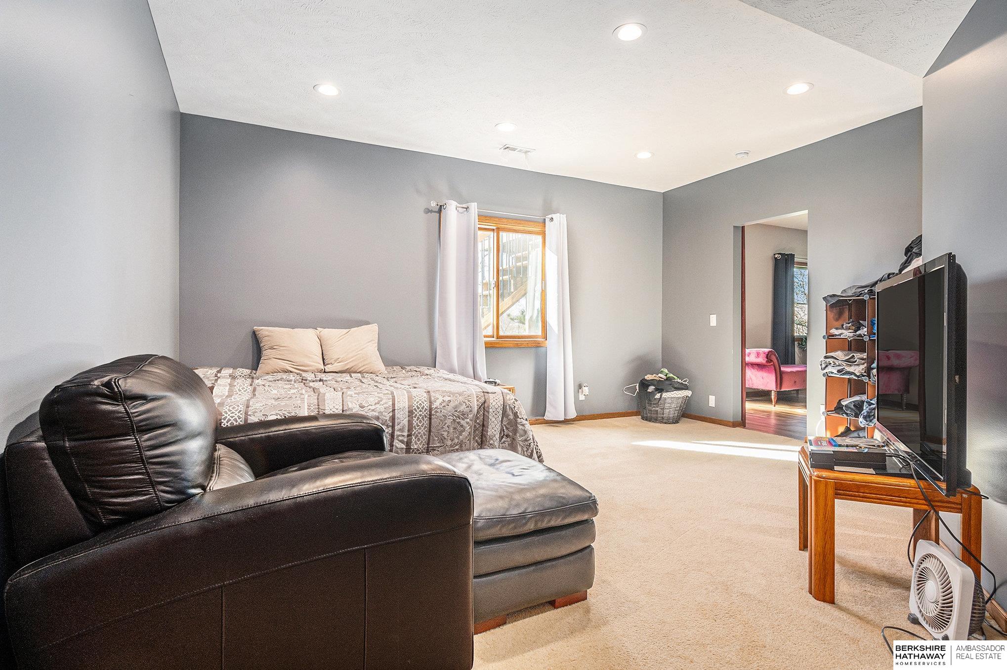 Bennington, Nebraska 68007, United States, 4 Bedrooms Bedrooms, ,3 BathroomsBathrooms,Residential,Active,242878