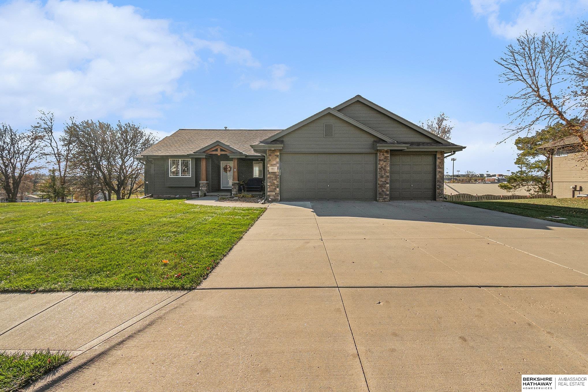 Bennington, Nebraska 68007, United States, 4 Bedrooms Bedrooms, ,3 BathroomsBathrooms,Residential,Active,242878