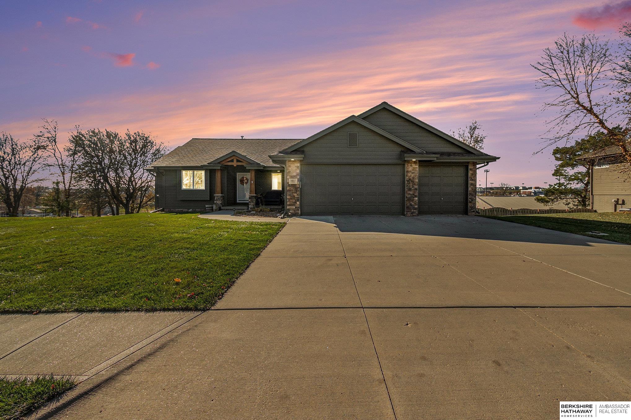 Bennington, Nebraska 68007, United States, 4 Bedrooms Bedrooms, ,3 BathroomsBathrooms,Residential,Active,242878