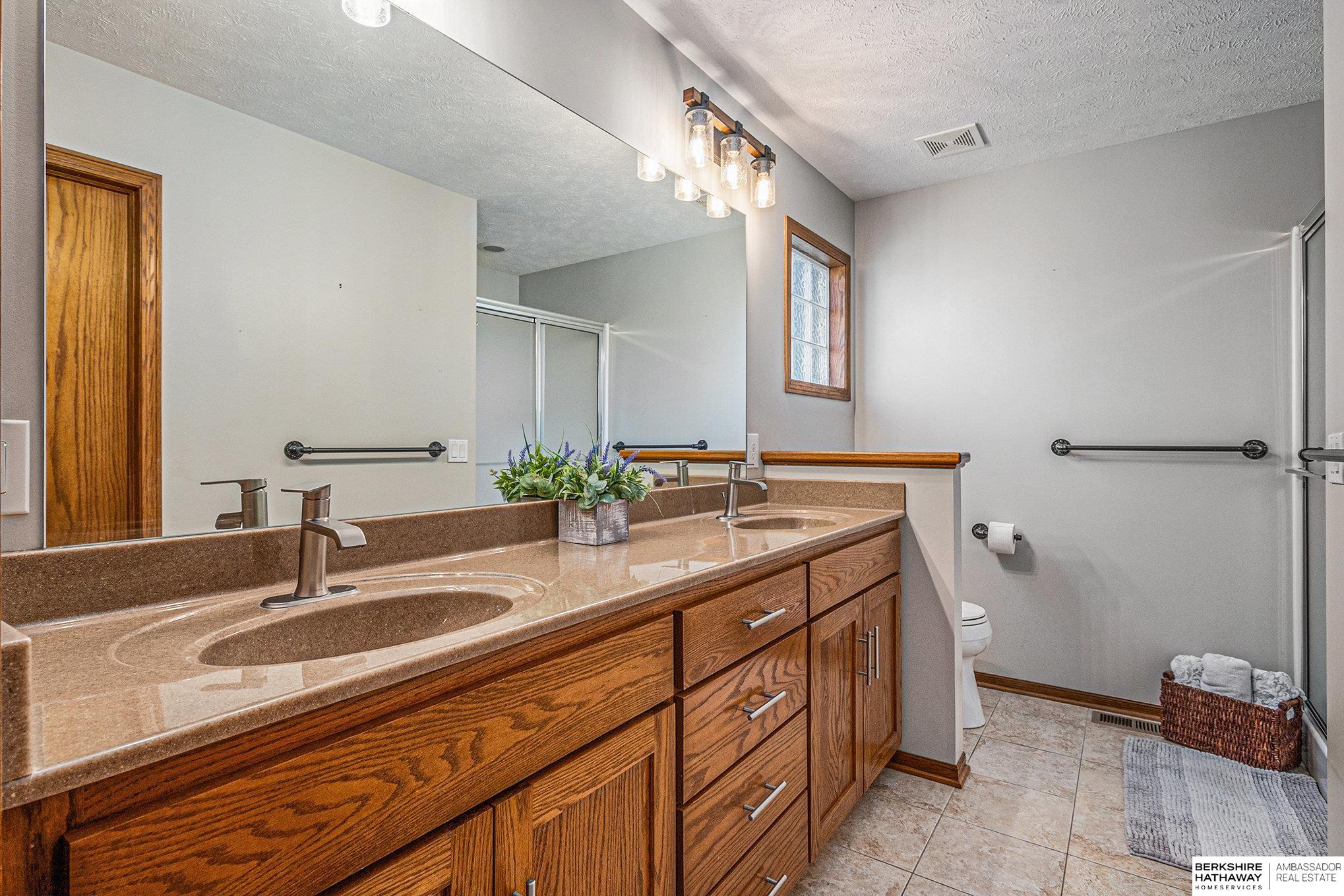 Bennington, Nebraska 68007, United States, 4 Bedrooms Bedrooms, ,3 BathroomsBathrooms,Residential,Active,242878