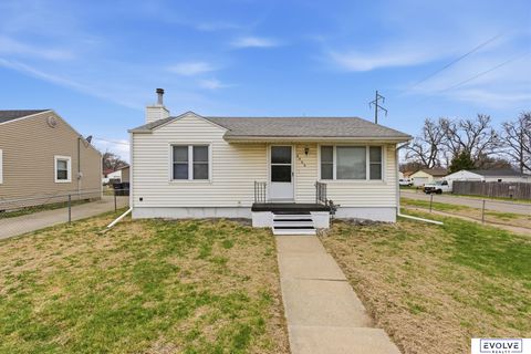 Photo of 2900 8Th Avenue, Council Bluffs, IA 51501 (MLS # 22608706)