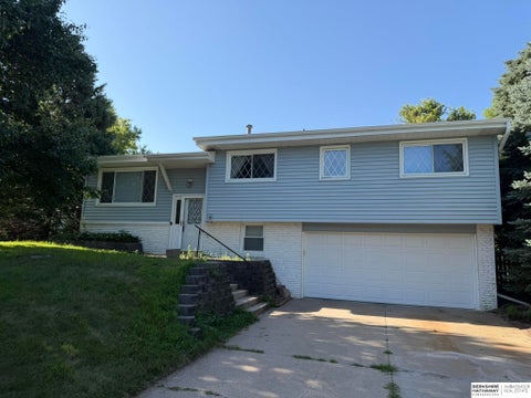 Photo of 7507 Newport Avenue, Omaha, NE 68122 (MLS # 22617714)