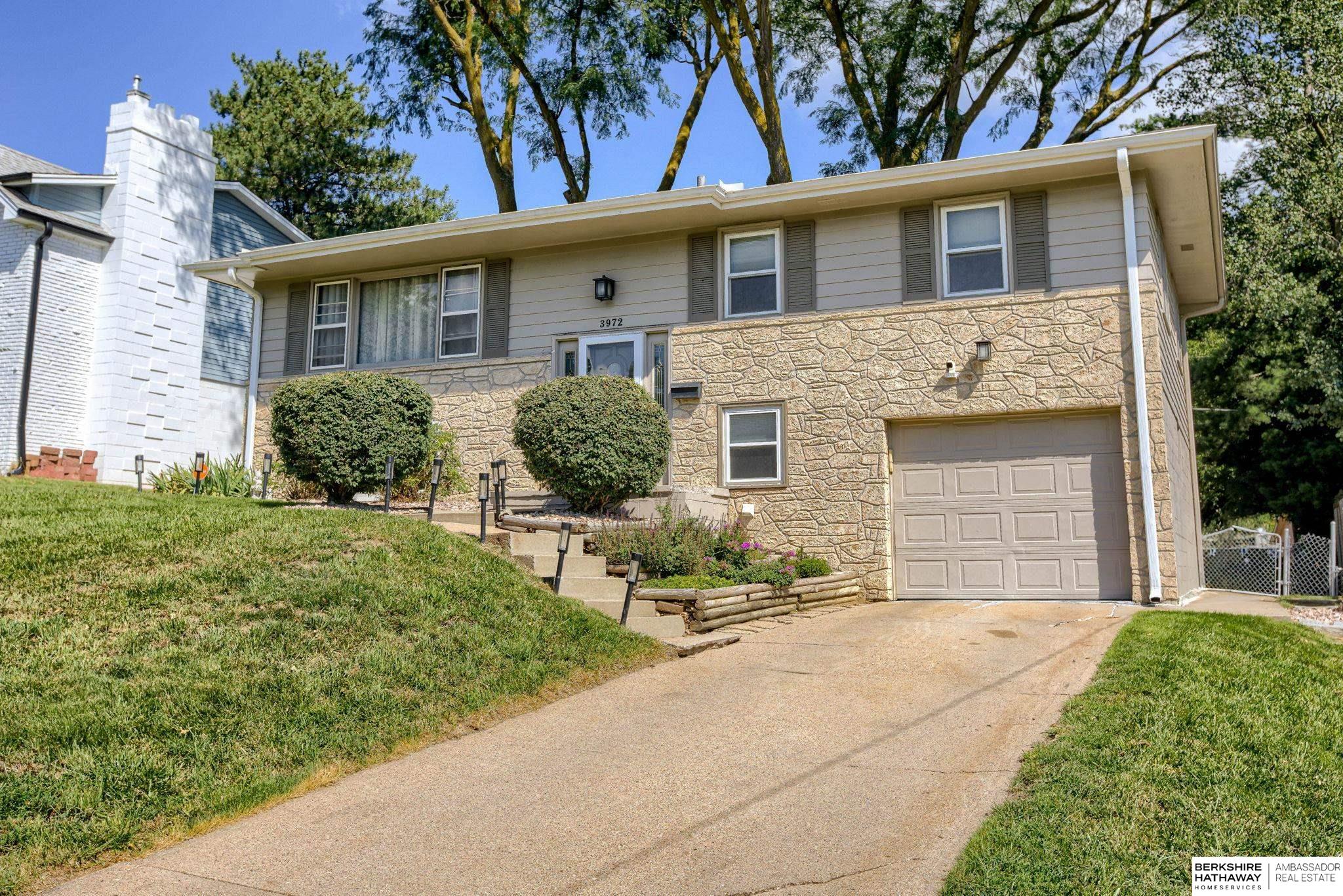 Omaha, Nebraska 68112, United States, 3 Bedrooms Bedrooms, ,2 BathroomsBathrooms,Residential,Pending,196330