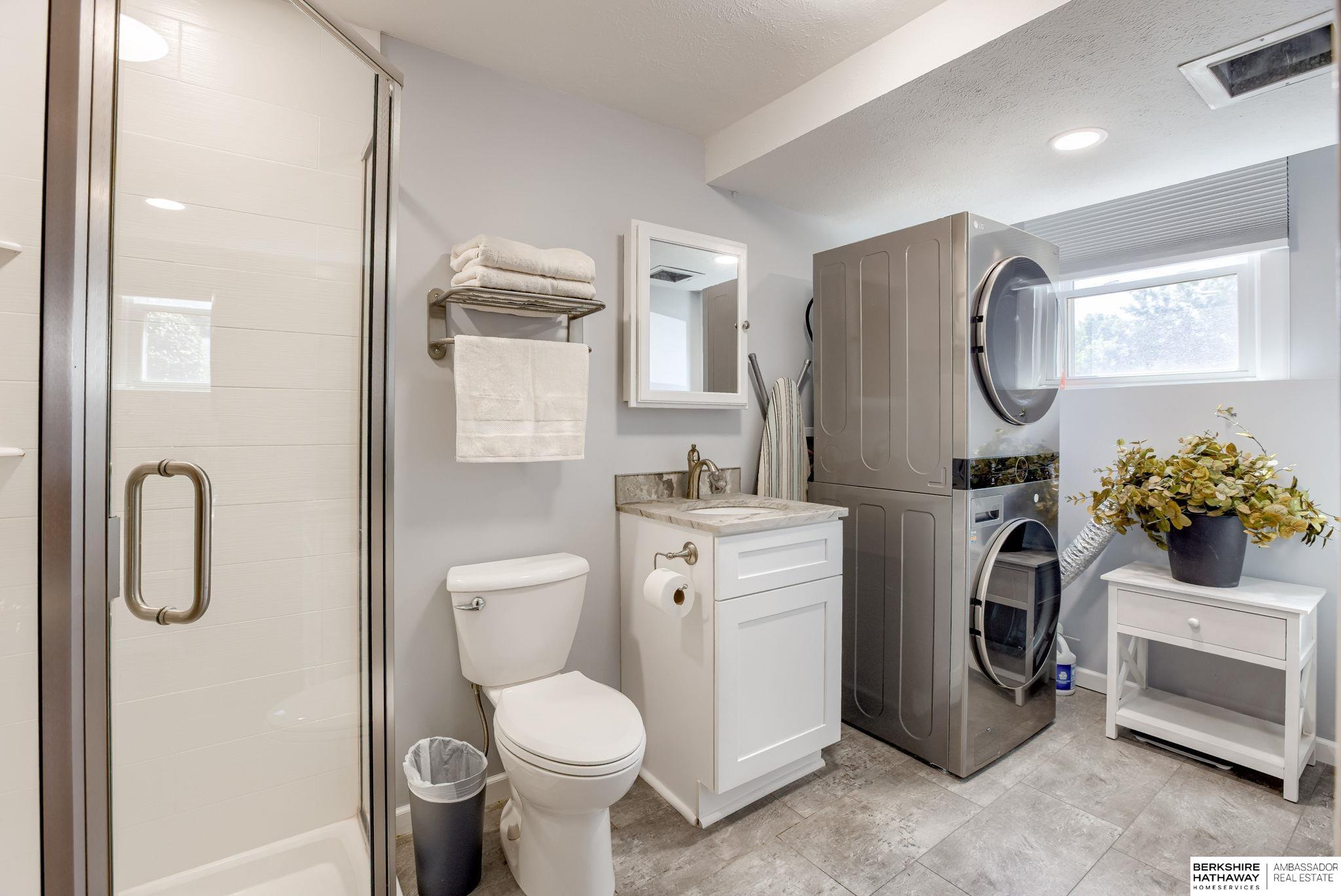 Omaha, Nebraska 68112, United States, 3 Bedrooms Bedrooms, ,2 BathroomsBathrooms,Residential,Pending,196330