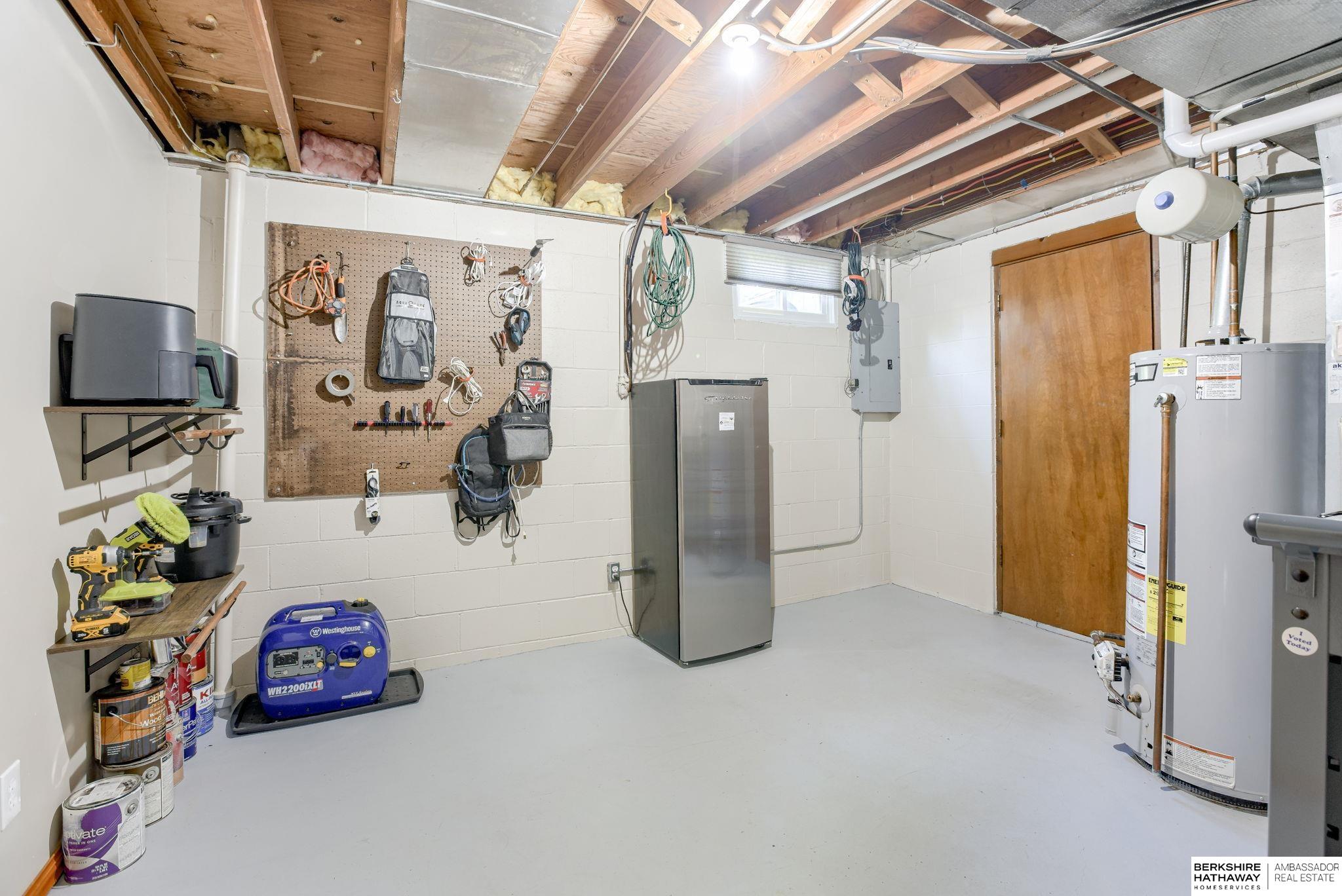 Omaha, Nebraska 68112, United States, 3 Bedrooms Bedrooms, ,2 BathroomsBathrooms,Residential,Pending,196330