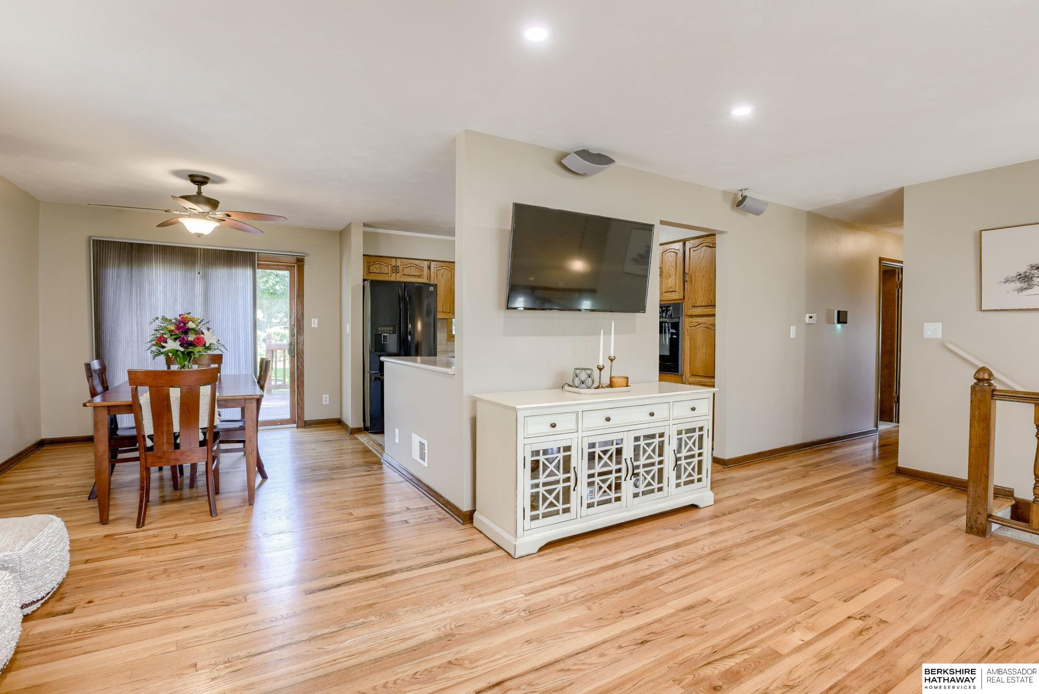 Omaha, Nebraska 68112, United States, 3 Bedrooms Bedrooms, ,2 BathroomsBathrooms,Residential,Pending,196330