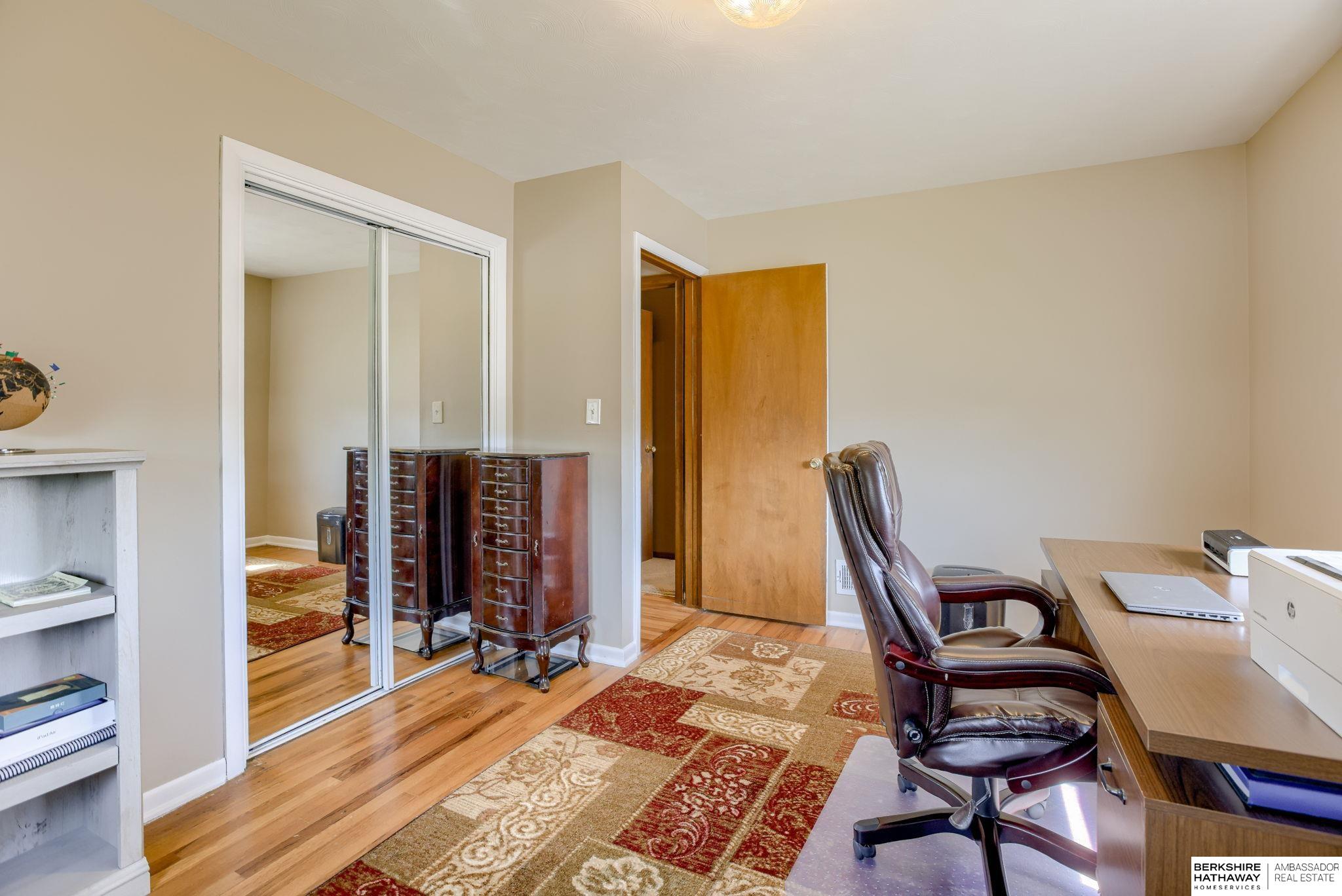 Omaha, Nebraska 68112, United States, 3 Bedrooms Bedrooms, ,2 BathroomsBathrooms,Residential,Pending,196330