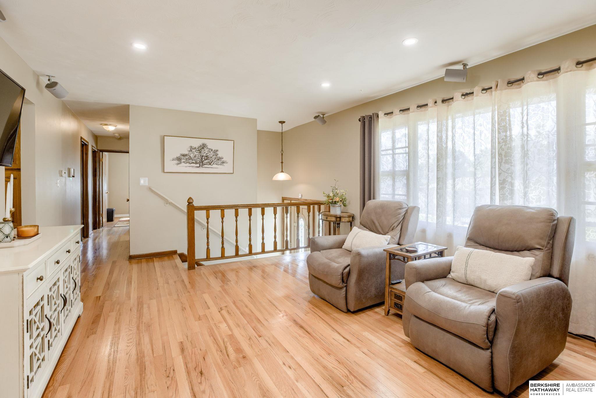 Omaha, Nebraska 68112, United States, 3 Bedrooms Bedrooms, ,2 BathroomsBathrooms,Residential,Pending,196330