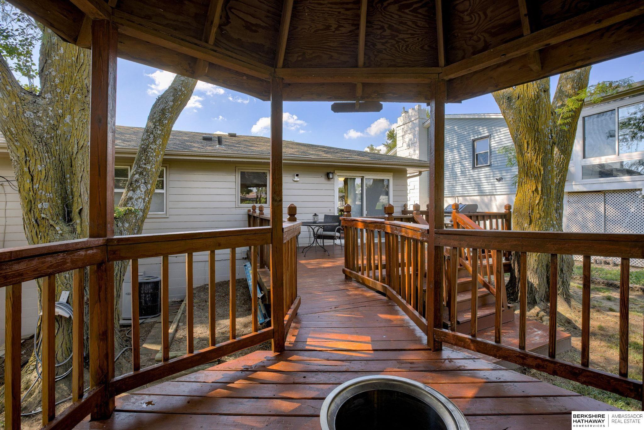 Omaha, Nebraska 68112, United States, 3 Bedrooms Bedrooms, ,2 BathroomsBathrooms,Residential,Pending,196330