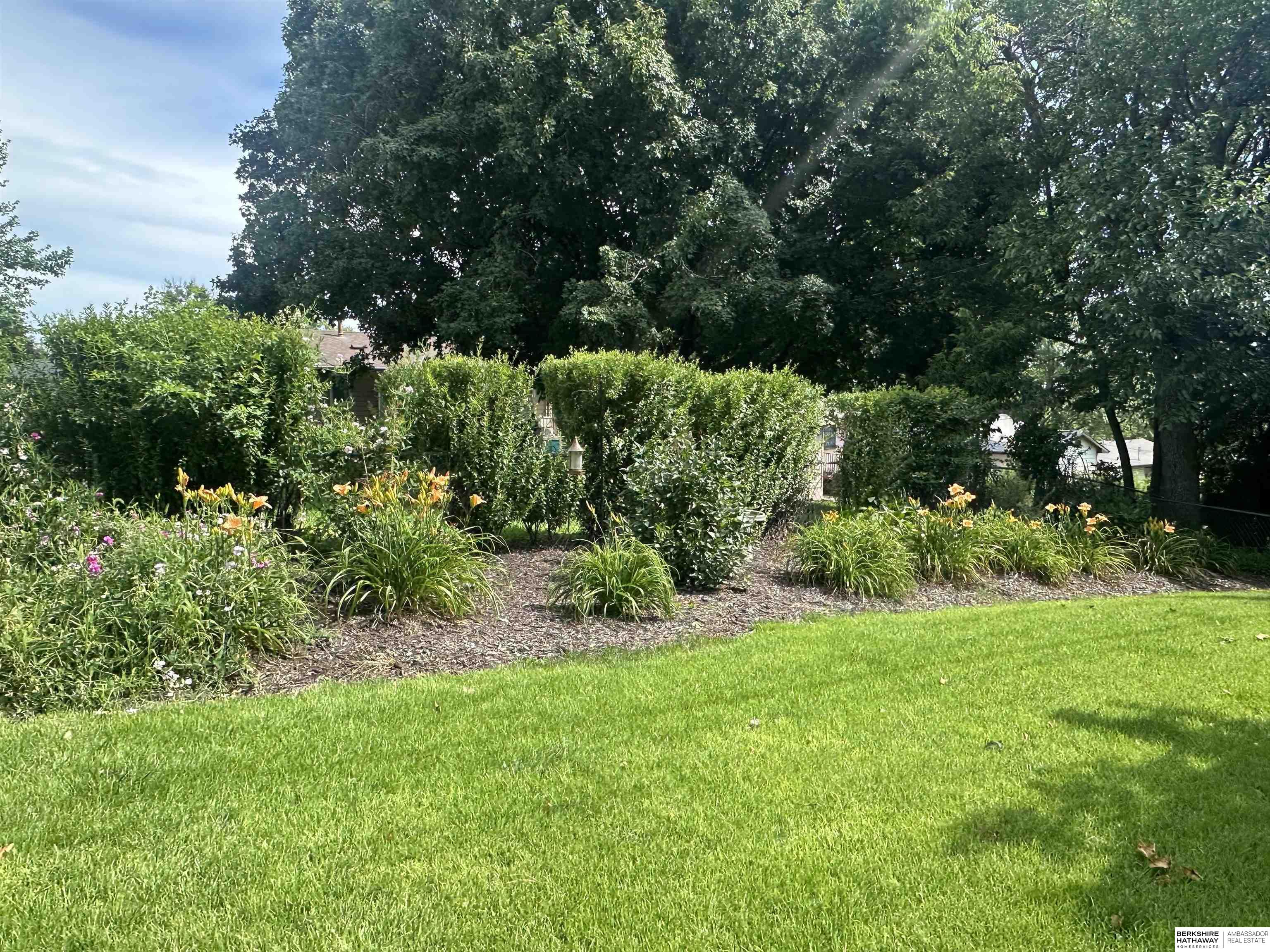 Omaha, Nebraska 68112, United States, 3 Bedrooms Bedrooms, ,2 BathroomsBathrooms,Residential,Pending,196330