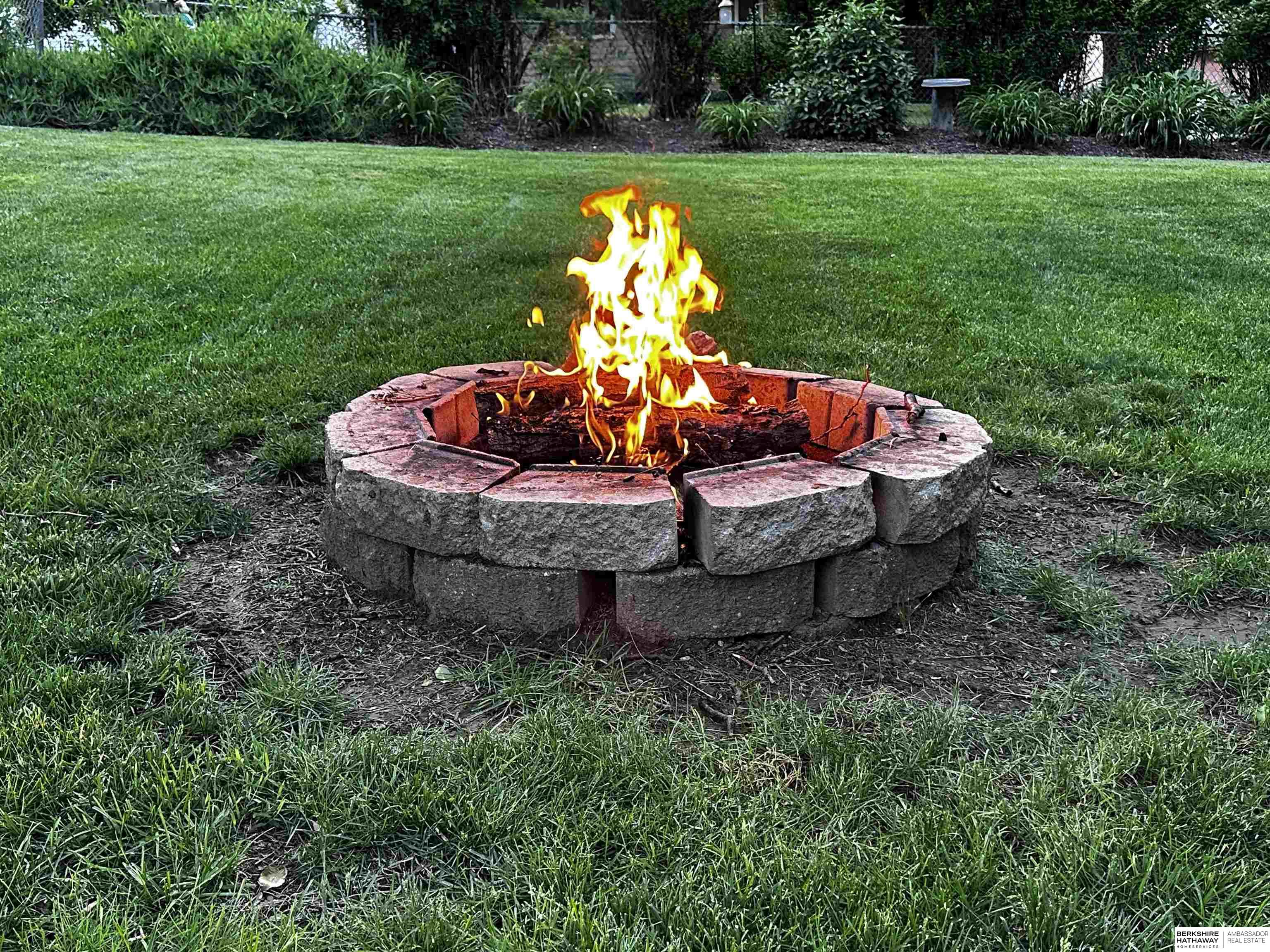 Omaha, Nebraska 68112, United States, 3 Bedrooms Bedrooms, ,2 BathroomsBathrooms,Residential,Pending,196330