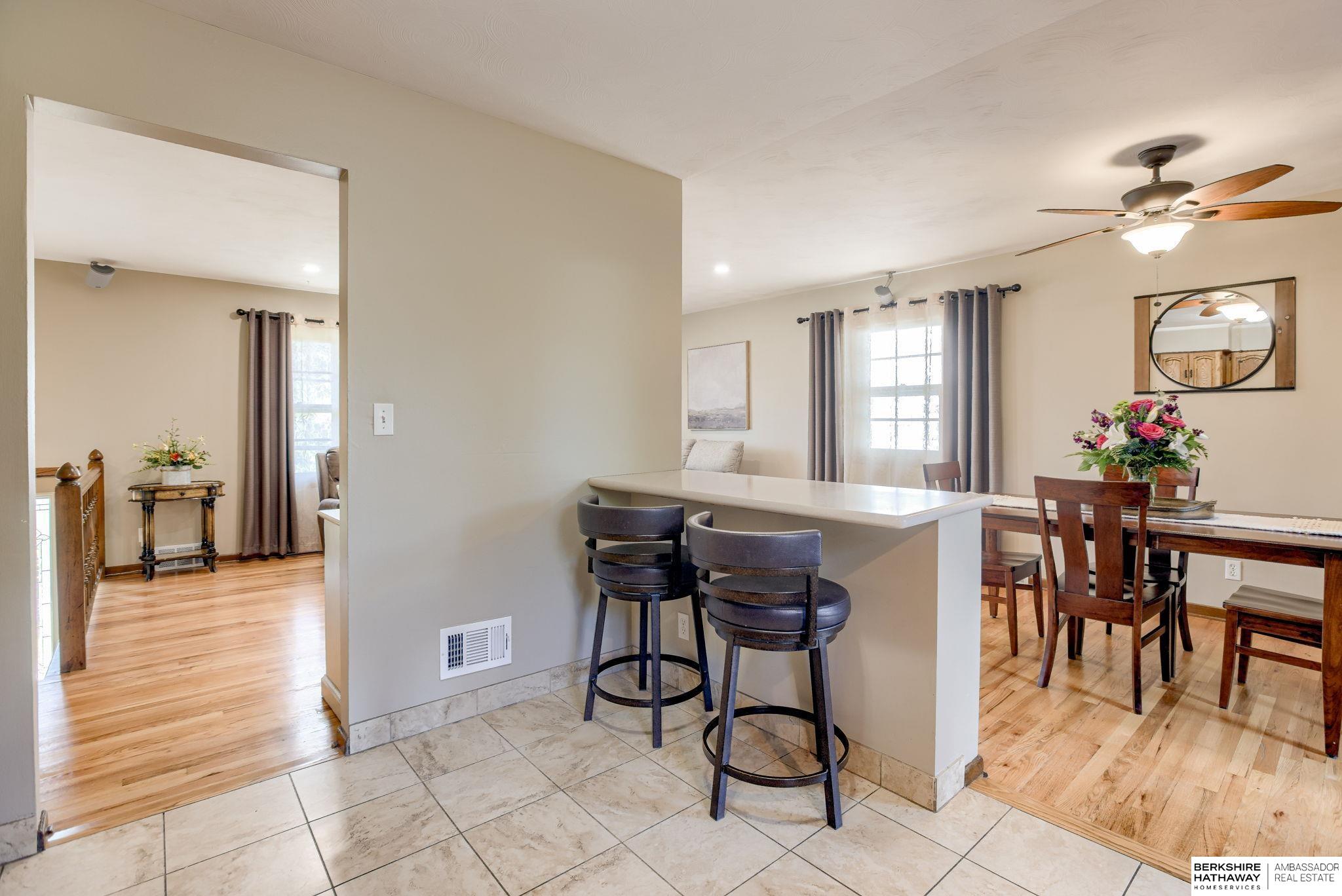 Omaha, Nebraska 68112, United States, 3 Bedrooms Bedrooms, ,2 BathroomsBathrooms,Residential,Pending,196330