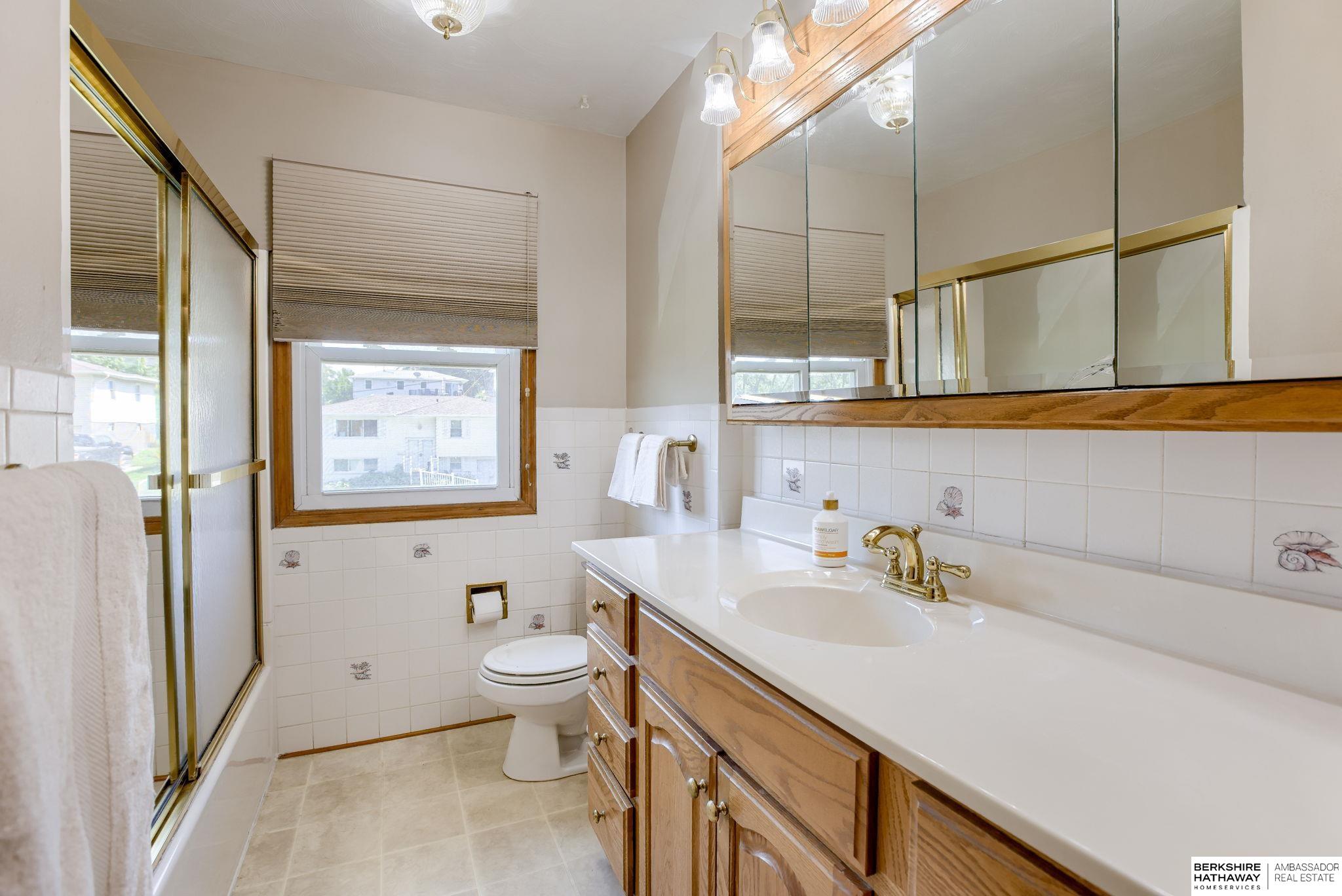 Omaha, Nebraska 68112, United States, 3 Bedrooms Bedrooms, ,2 BathroomsBathrooms,Residential,Pending,196330