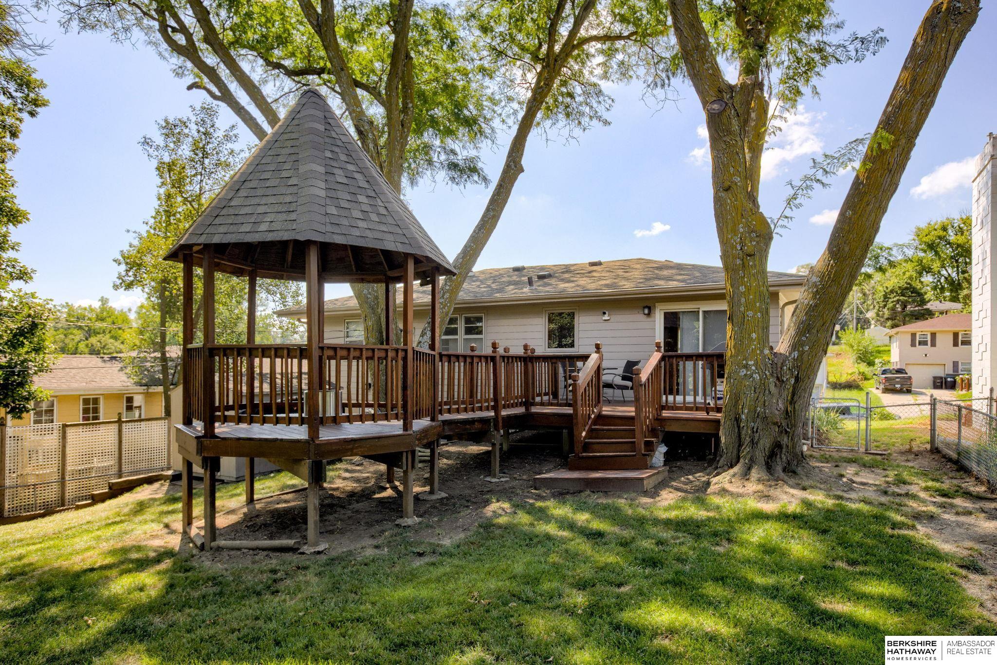 Omaha, Nebraska 68112, United States, 3 Bedrooms Bedrooms, ,2 BathroomsBathrooms,Residential,Pending,196330