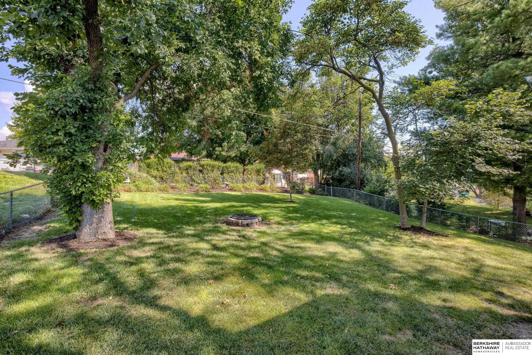 Omaha, Nebraska 68112, United States, 3 Bedrooms Bedrooms, ,2 BathroomsBathrooms,Residential,Pending,196330