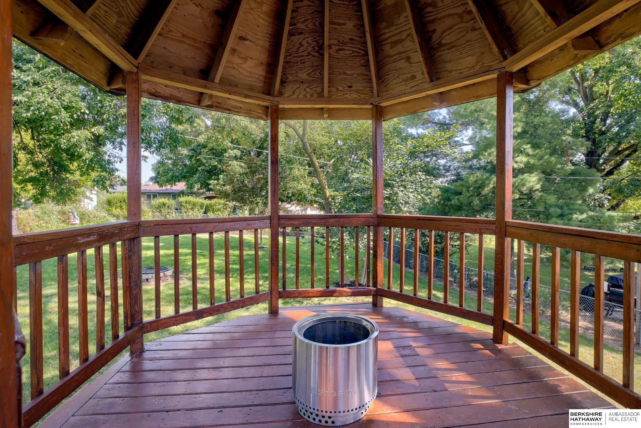 Omaha, Nebraska 68112, United States, 3 Bedrooms Bedrooms, ,2 BathroomsBathrooms,Residential,Pending,196330