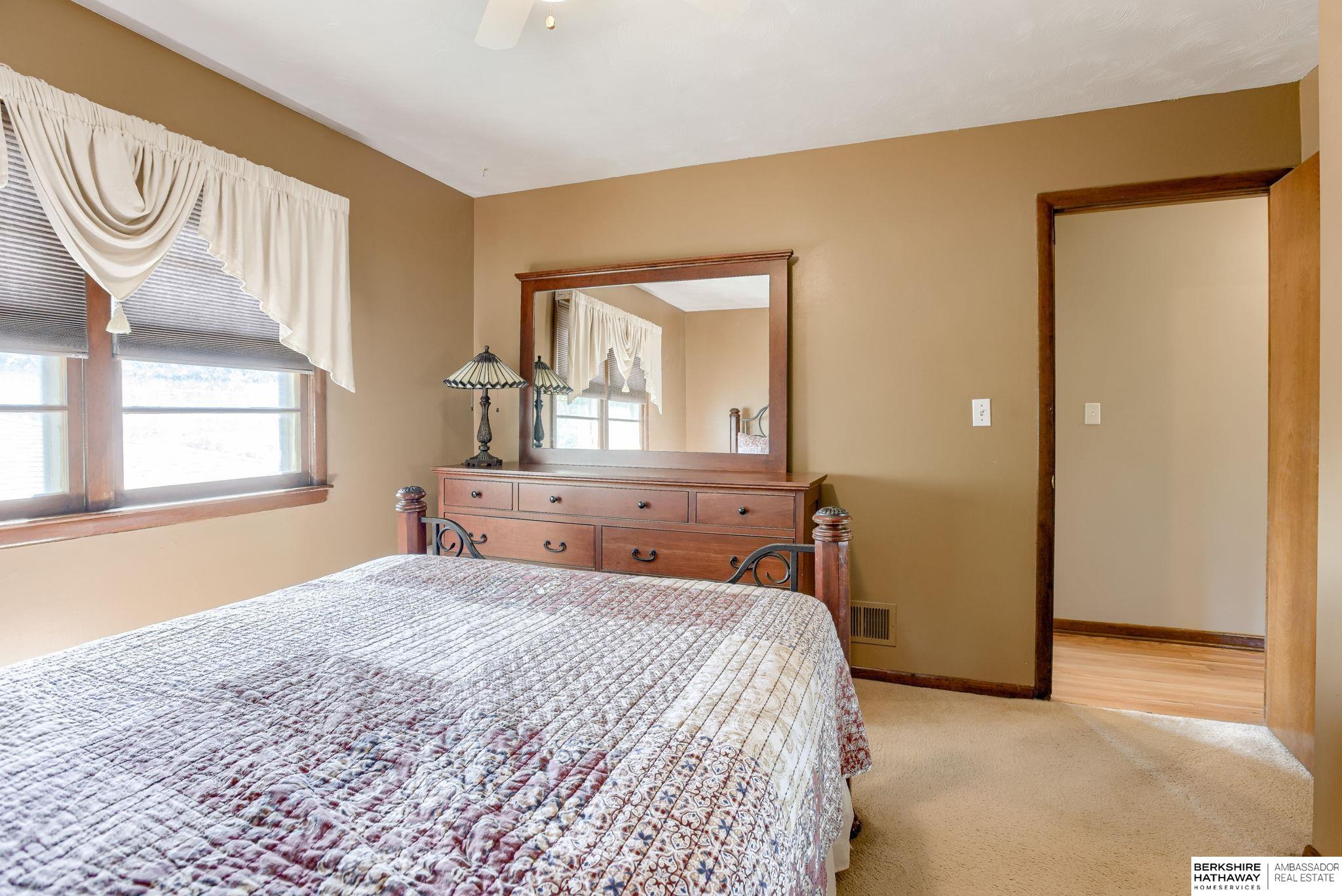 Omaha, Nebraska 68112, United States, 3 Bedrooms Bedrooms, ,2 BathroomsBathrooms,Residential,Pending,196330