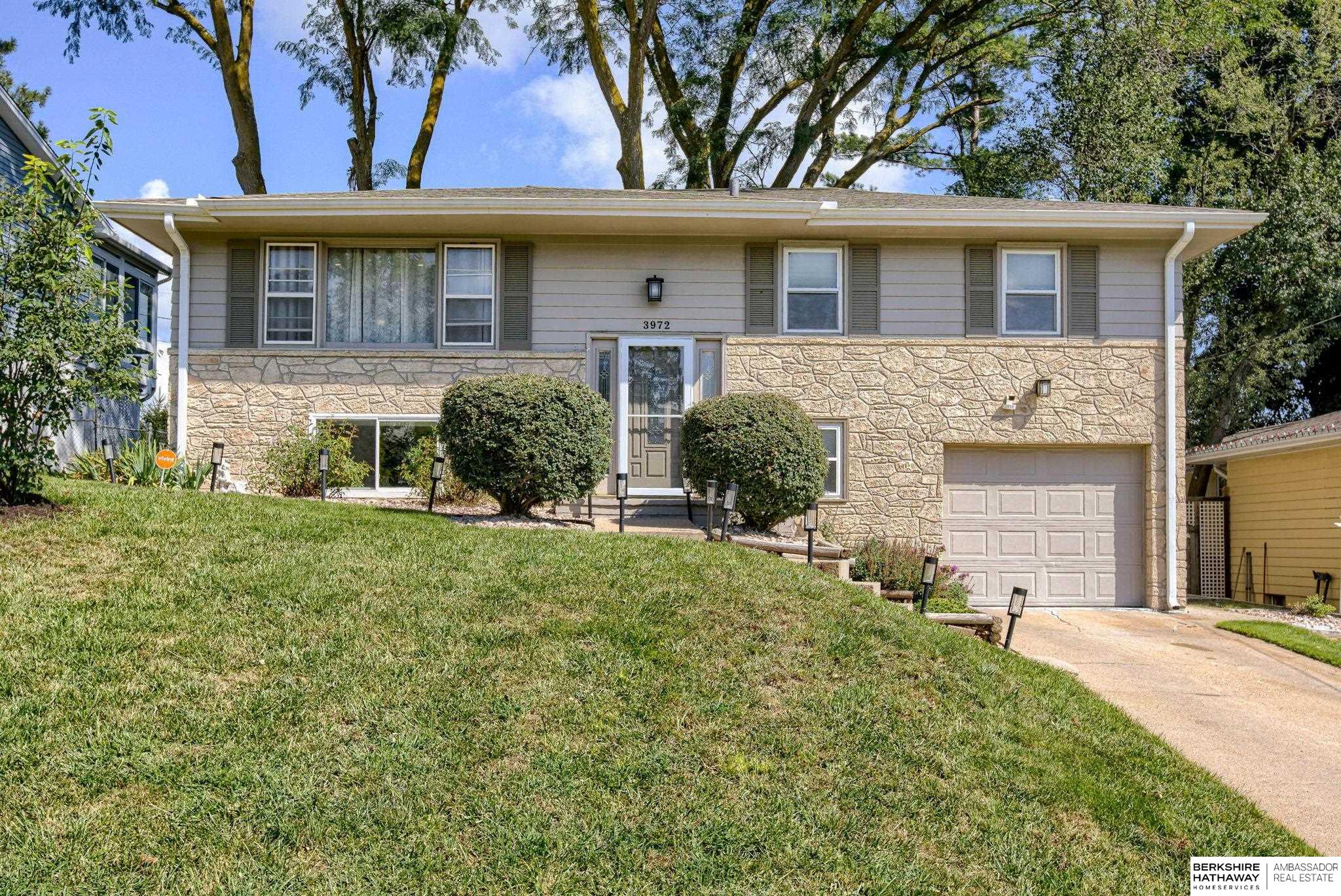 Omaha, Nebraska 68112, United States, 3 Bedrooms Bedrooms, ,2 BathroomsBathrooms,Residential,Pending,196330