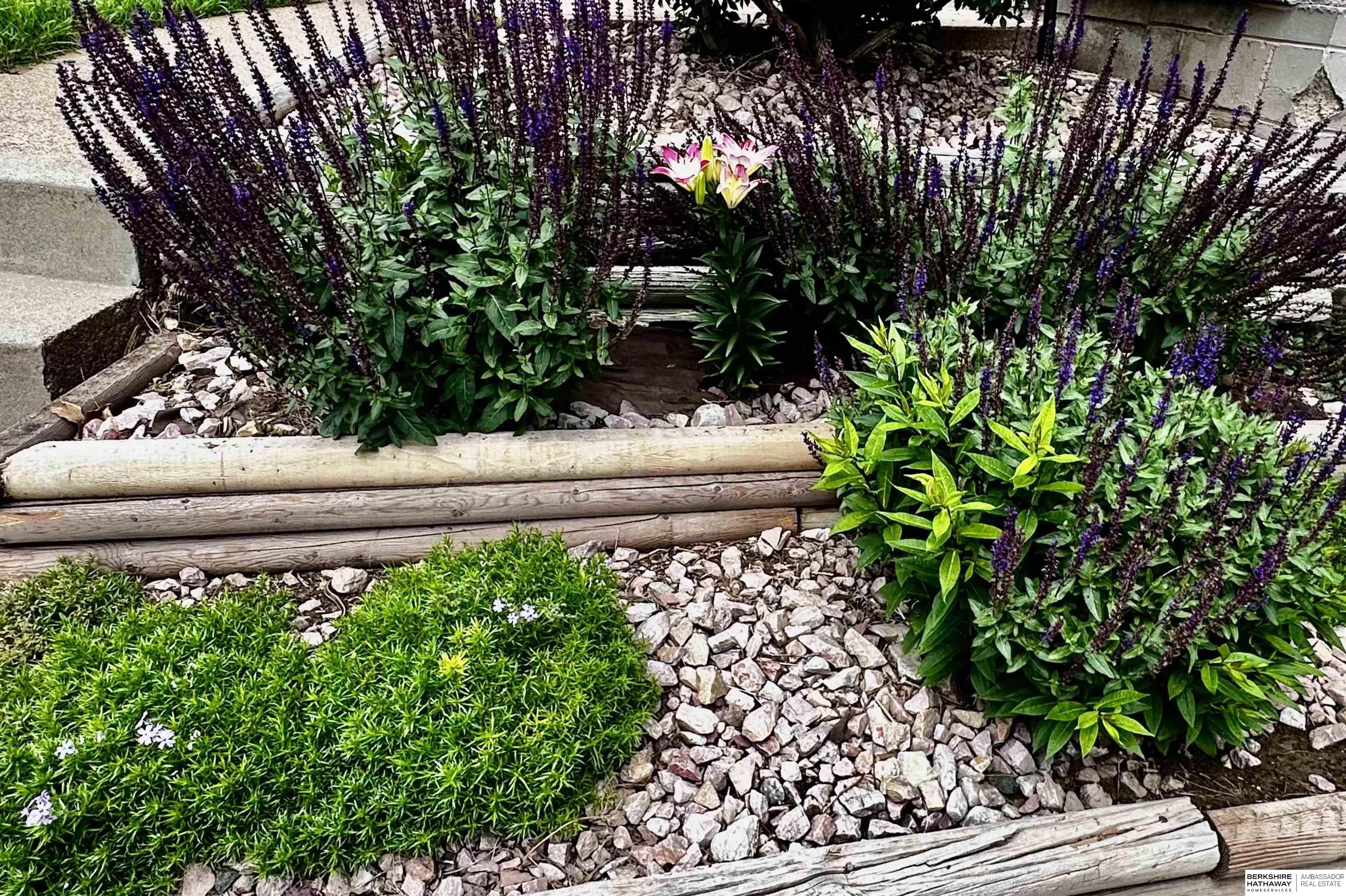 Omaha, Nebraska 68112, United States, 3 Bedrooms Bedrooms, ,2 BathroomsBathrooms,Residential,Pending,196330