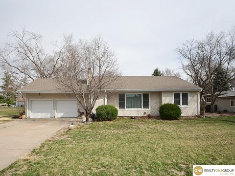 Photo of 8316 Webster Street, Omaha, NE 68114 (MLS # 22608327)