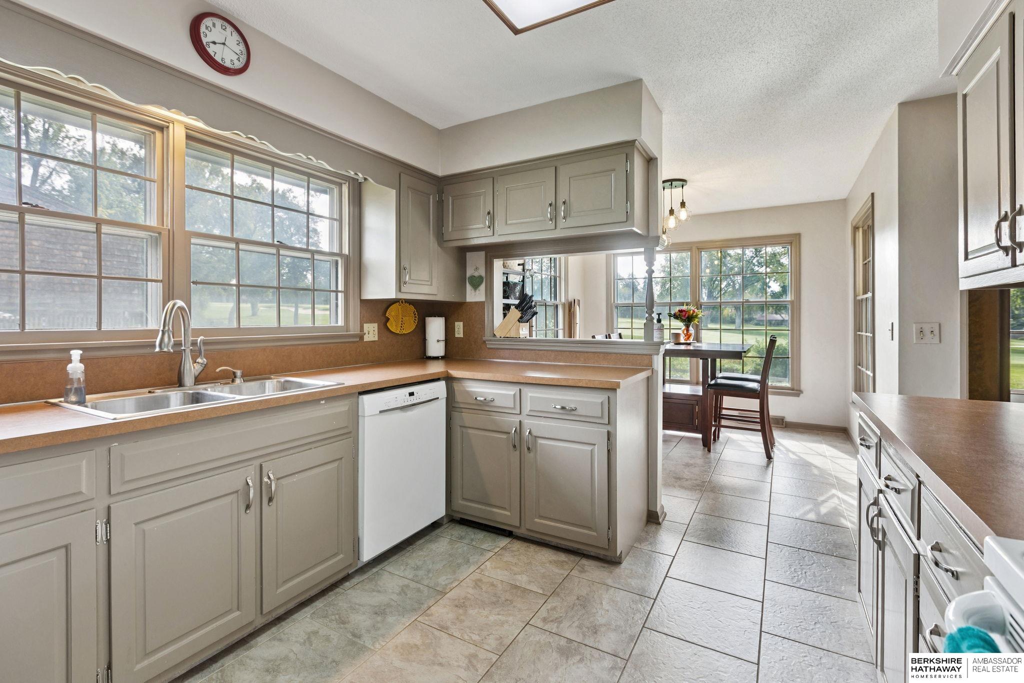 Omaha, Nebraska 68137, United States, 4 Bedrooms Bedrooms, ,3 BathroomsBathrooms,Residential,Active,240623