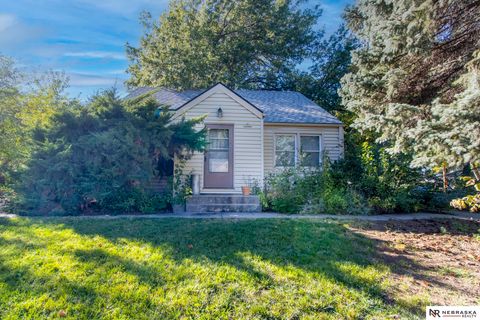Photo of 601 S 40th Street, Lincoln, NE 68510 (MLS # 22530257)