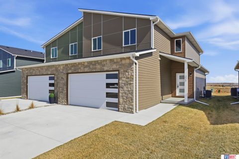 Photo of 336 N 105th Street, Lincoln, NE 68527 (MLS # 22614241)