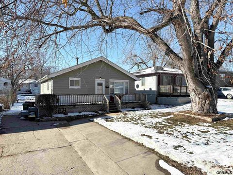 Photo of 2806.5 Jackson Street, Bellevue, NE 68005 (MLS # 22534442)