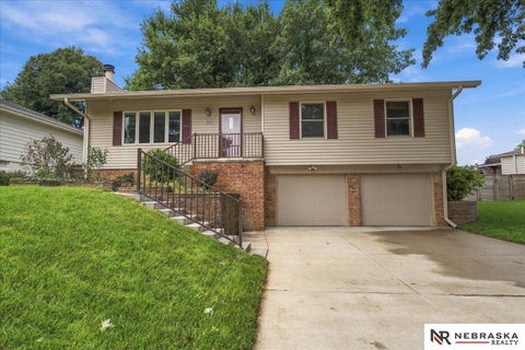 Photo of 5062 S 160th Circle, Omaha, NE 68135 (MLS # 22627549)