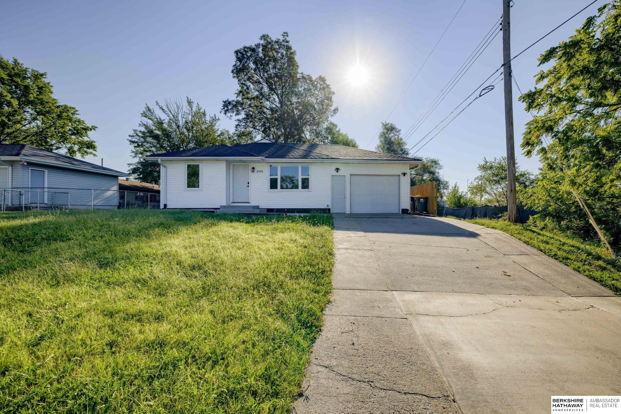 Lincoln, Nebraska 68521, United States, 4 Bedrooms Bedrooms, ,2 BathroomsBathrooms,Residential,Active,196913