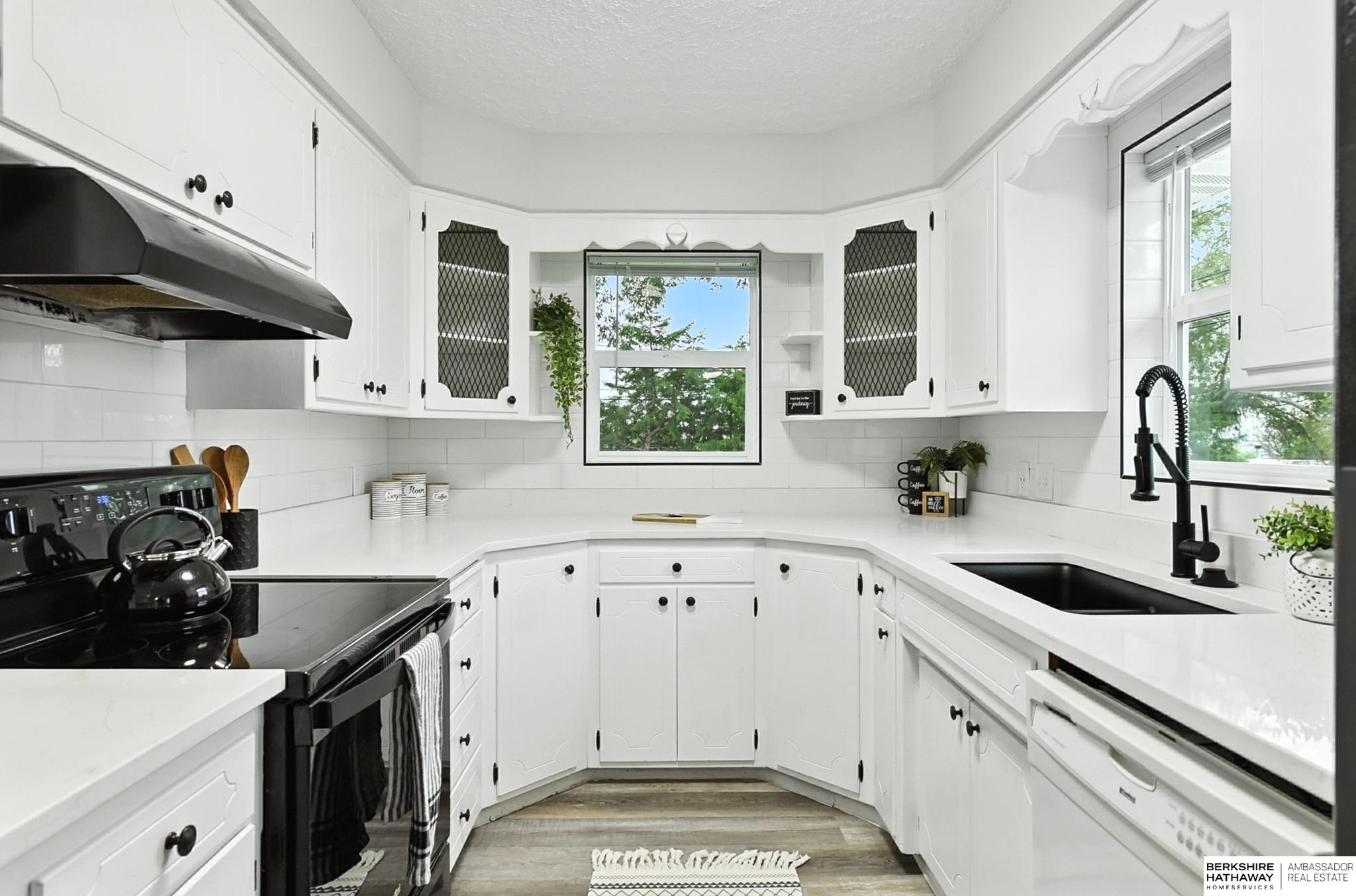 Lincoln, Nebraska 68521, United States, 4 Bedrooms Bedrooms, ,2 BathroomsBathrooms,Residential,Active,196913